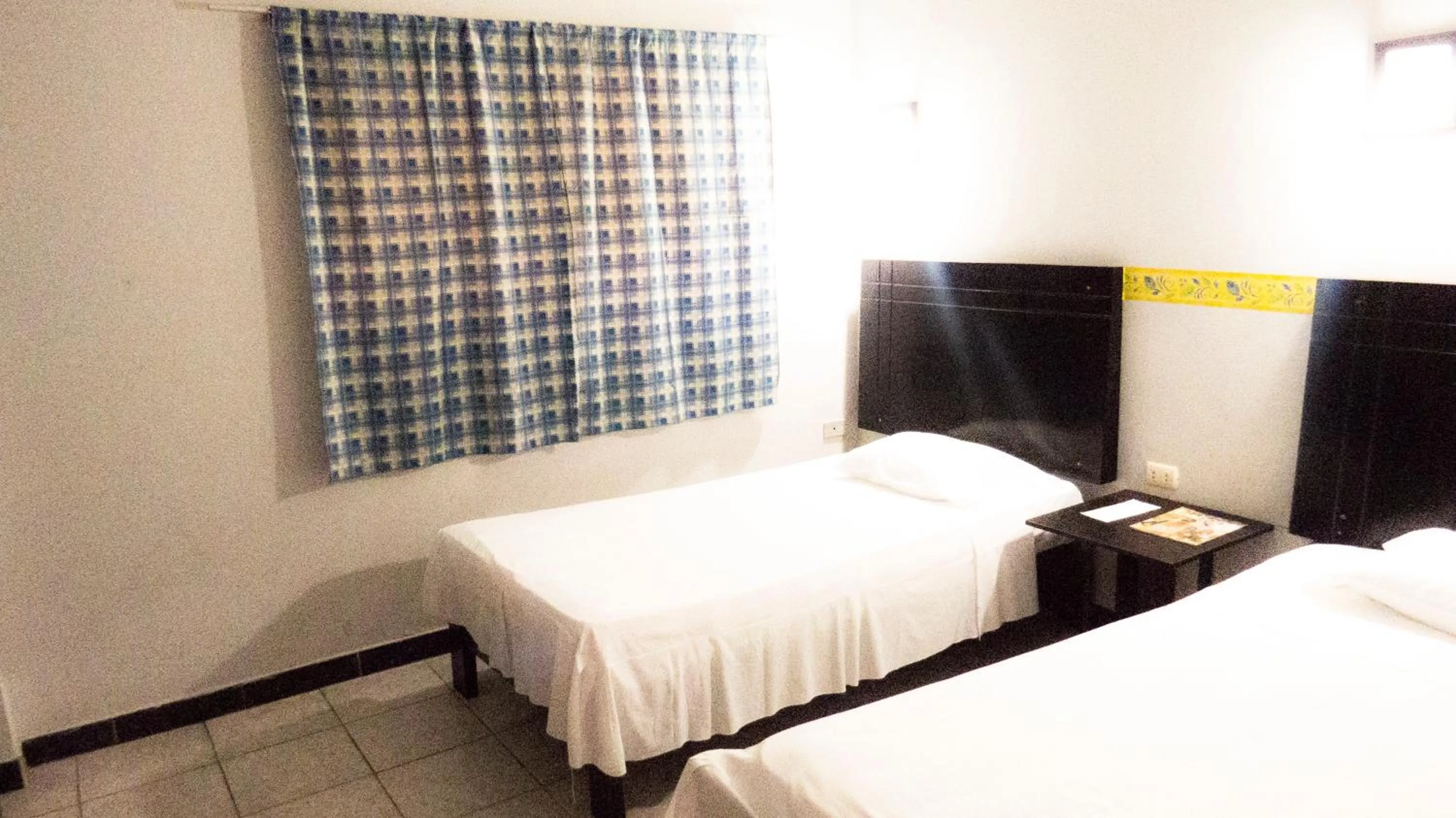 Photo of the whole room, Bed in Jer`s Hostal