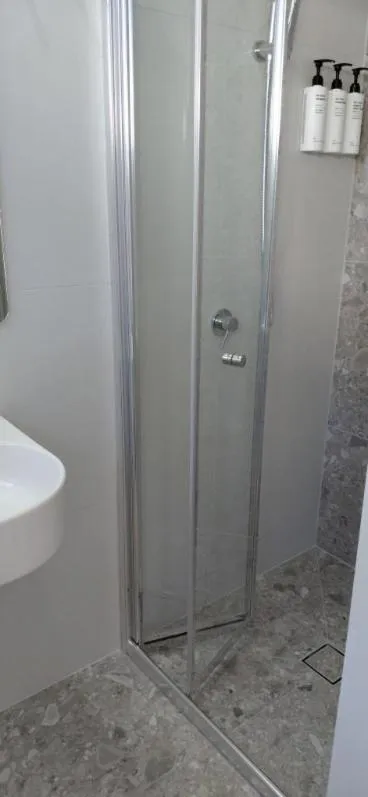 The Highlander Motel - 24HR Check In