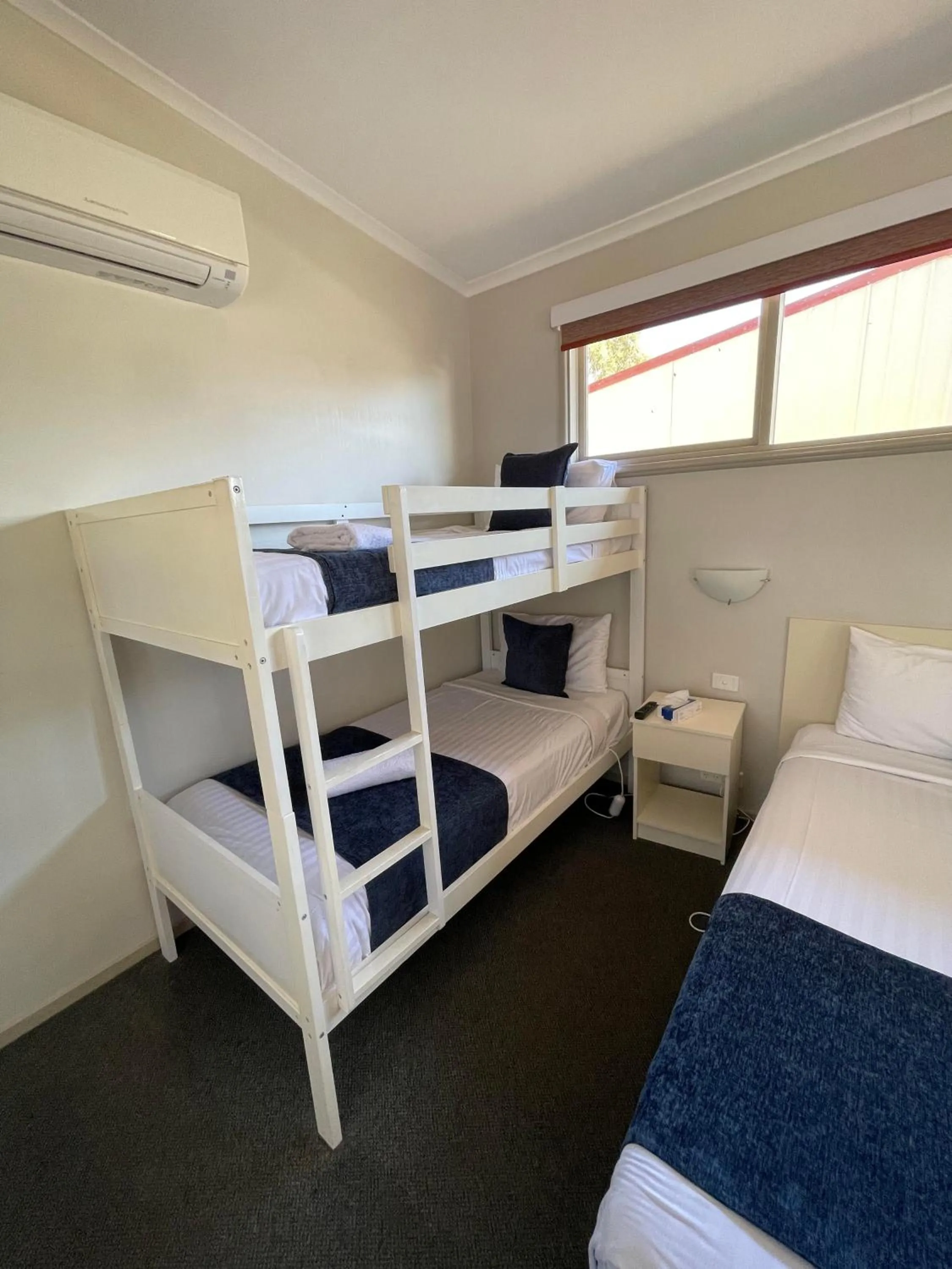 Bed in The Highlander Motel - 24HR Check In