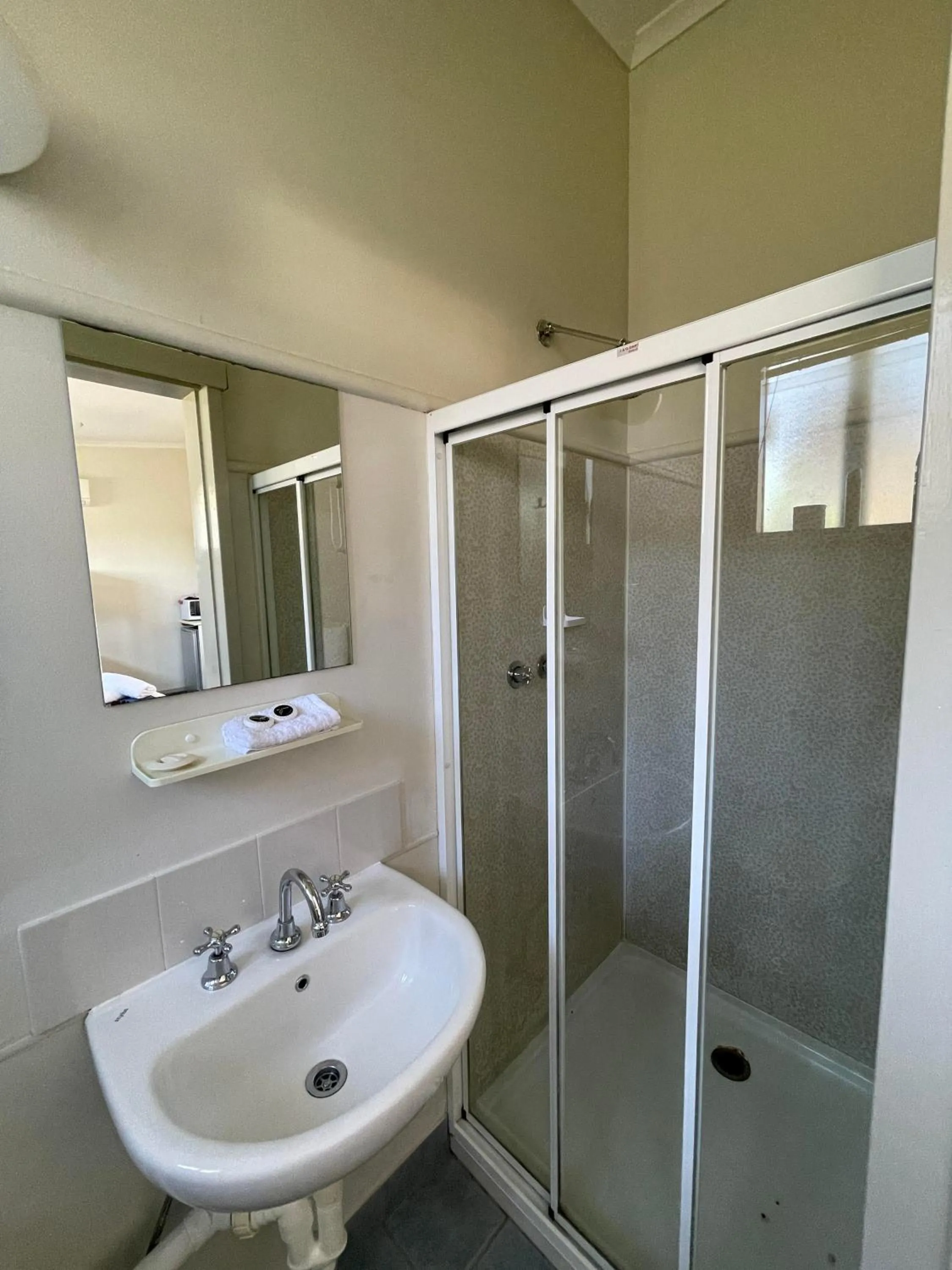 The Highlander Motel - 24HR Check In