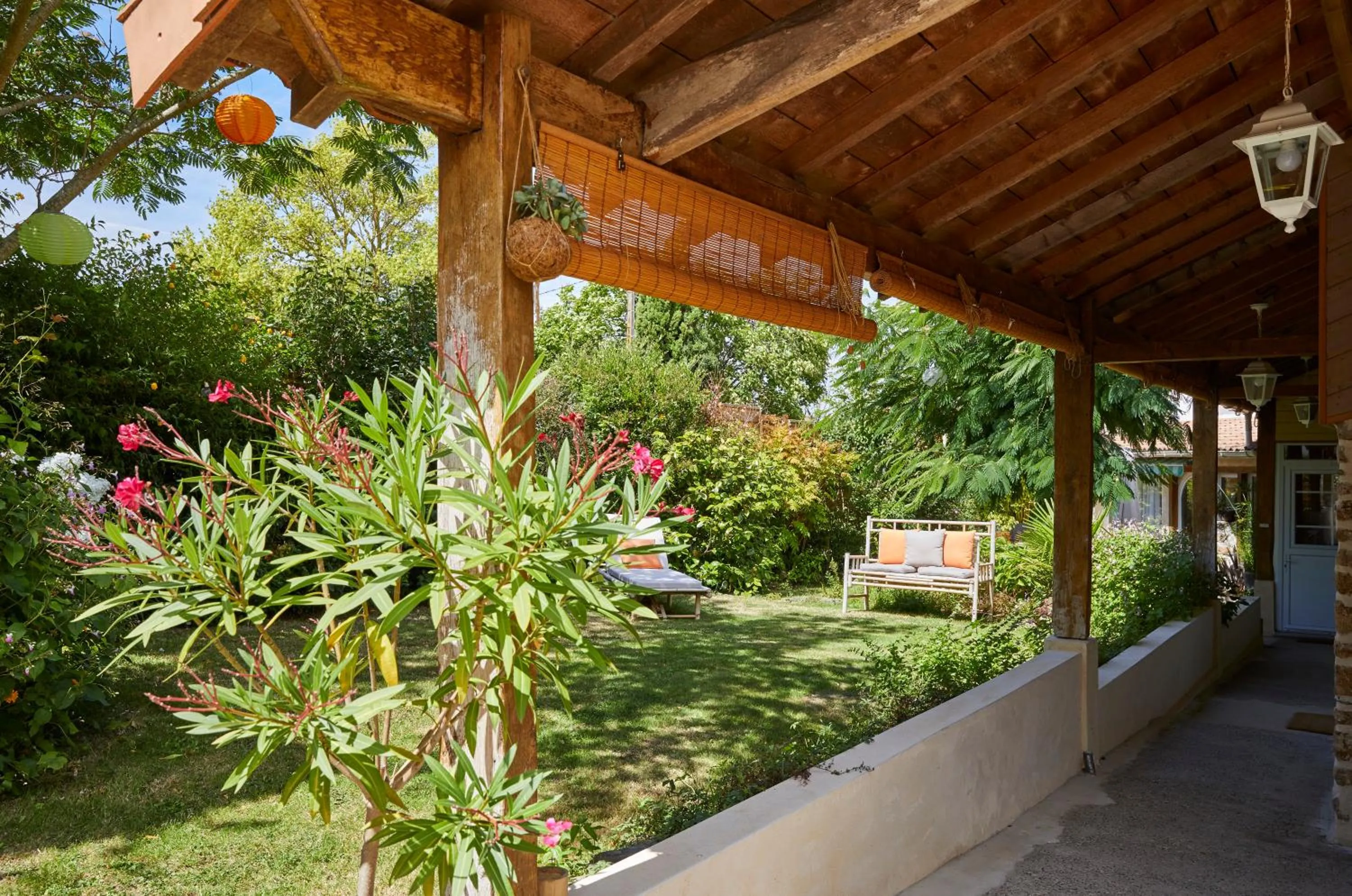 Garden view in Chambres d'hôtes de La Roche