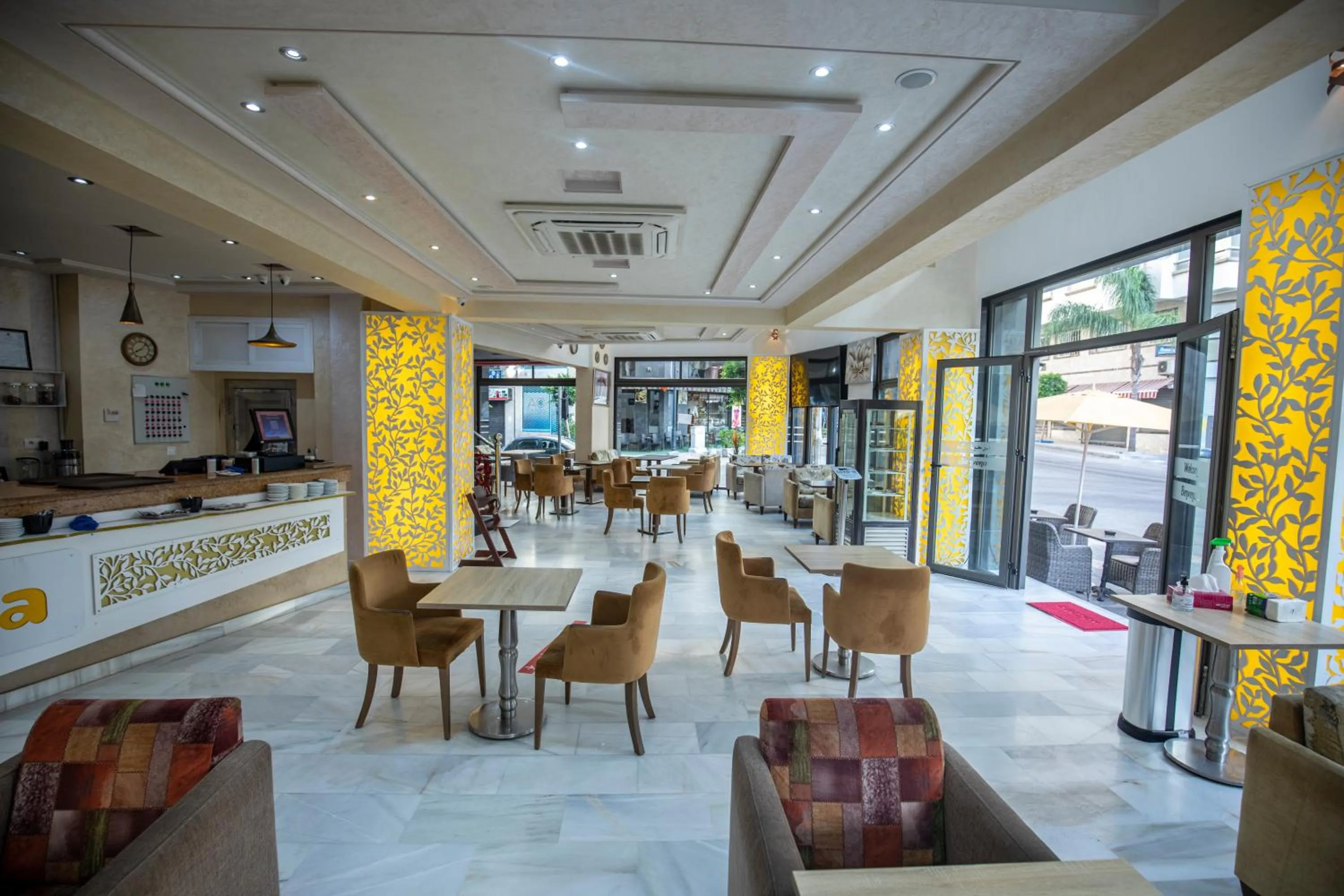 Restaurant/places to eat in Appart Hotel Rania