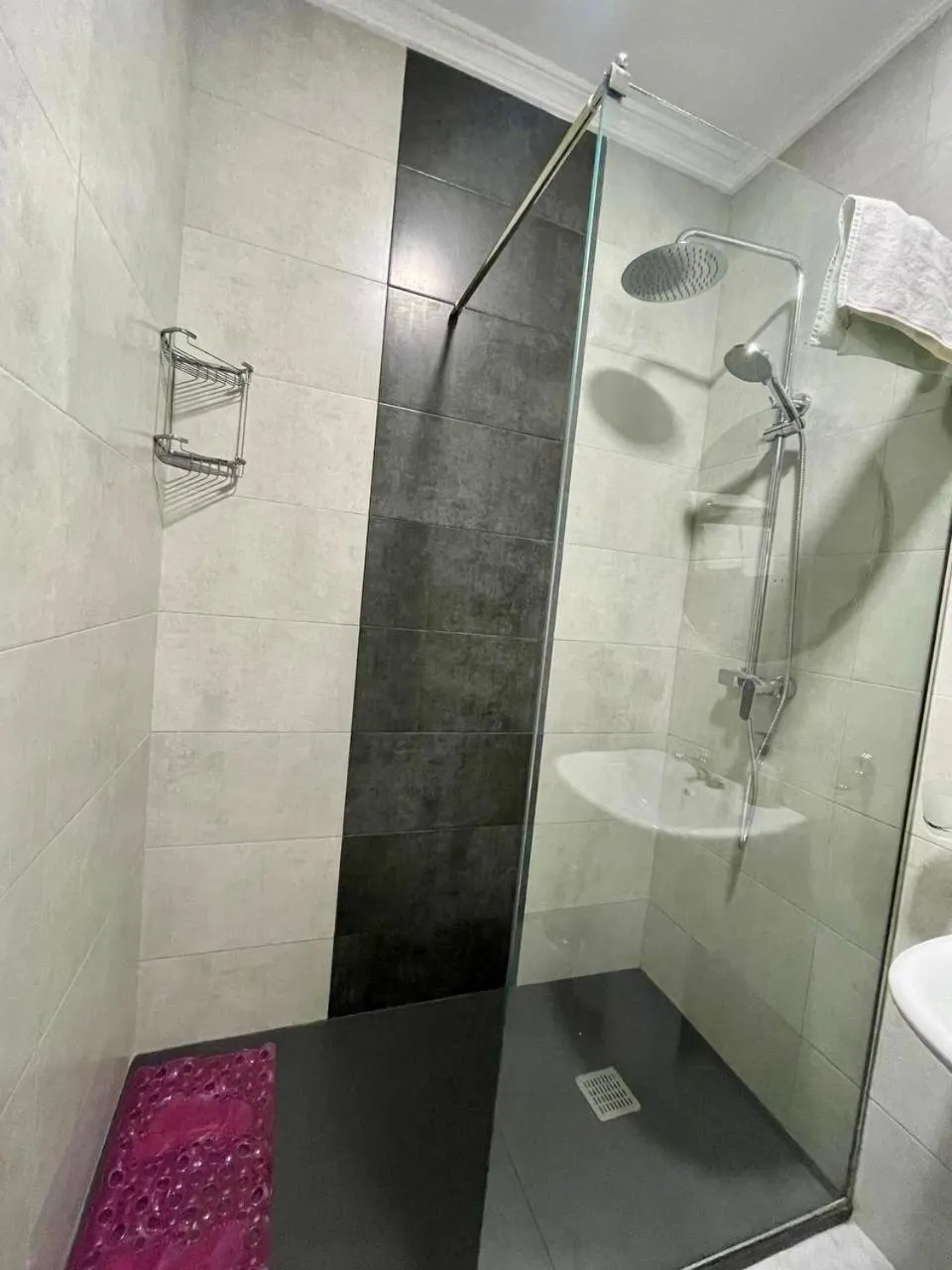 Shower in Appart Hotel Rania