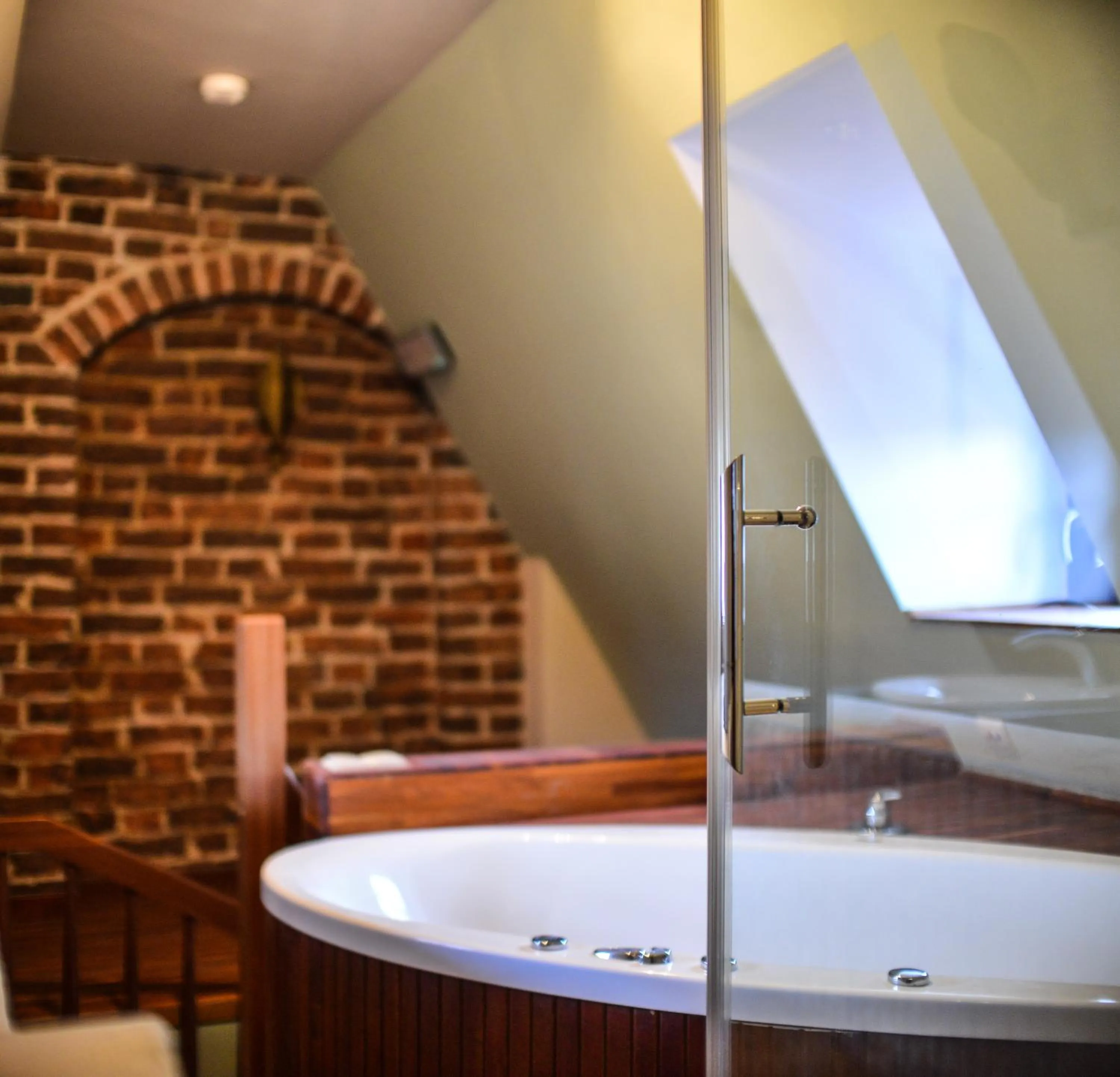 Hot Tub in Apartamenty Siedem Komnat Siedmiu Mistrzów