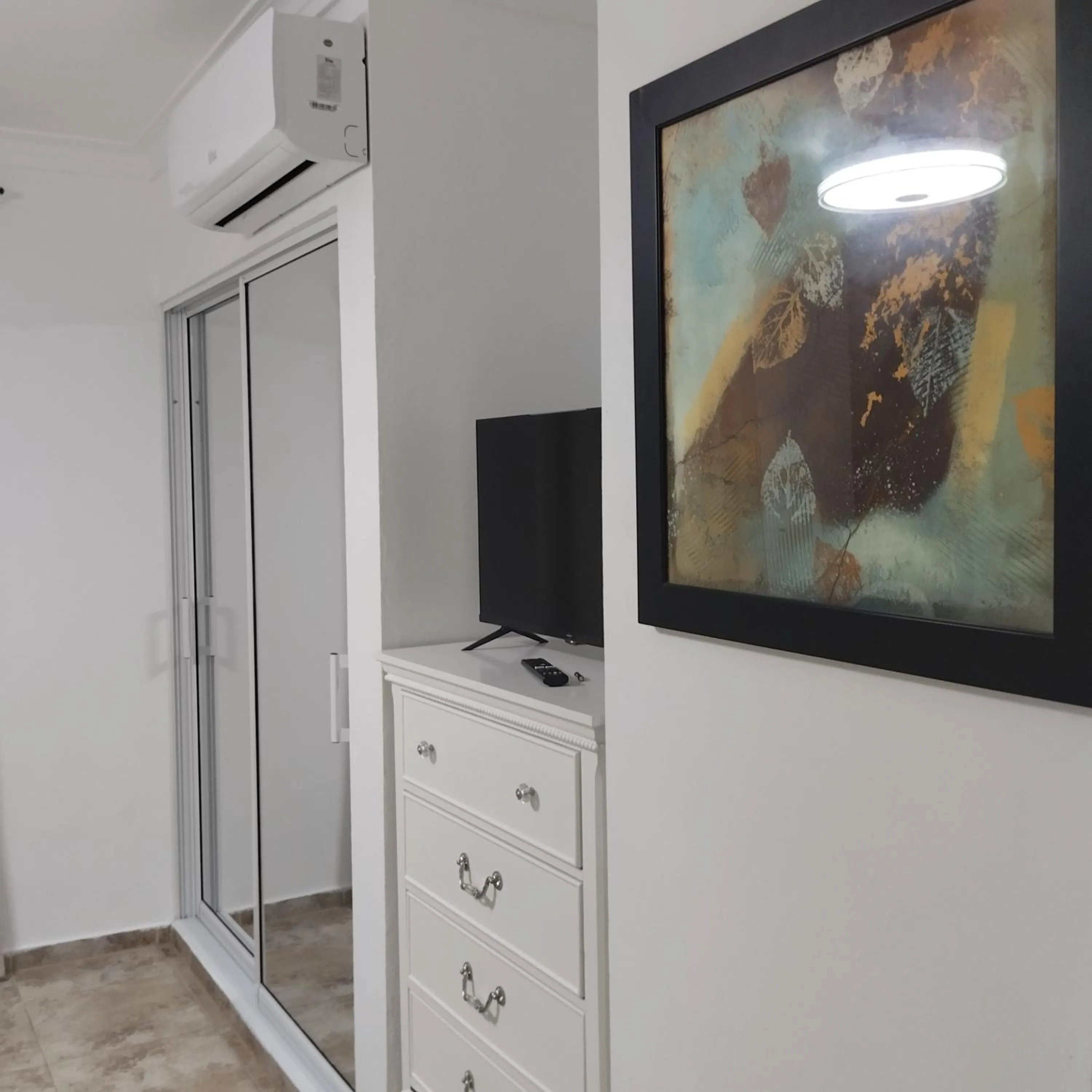 Nely y Pietro share apartment