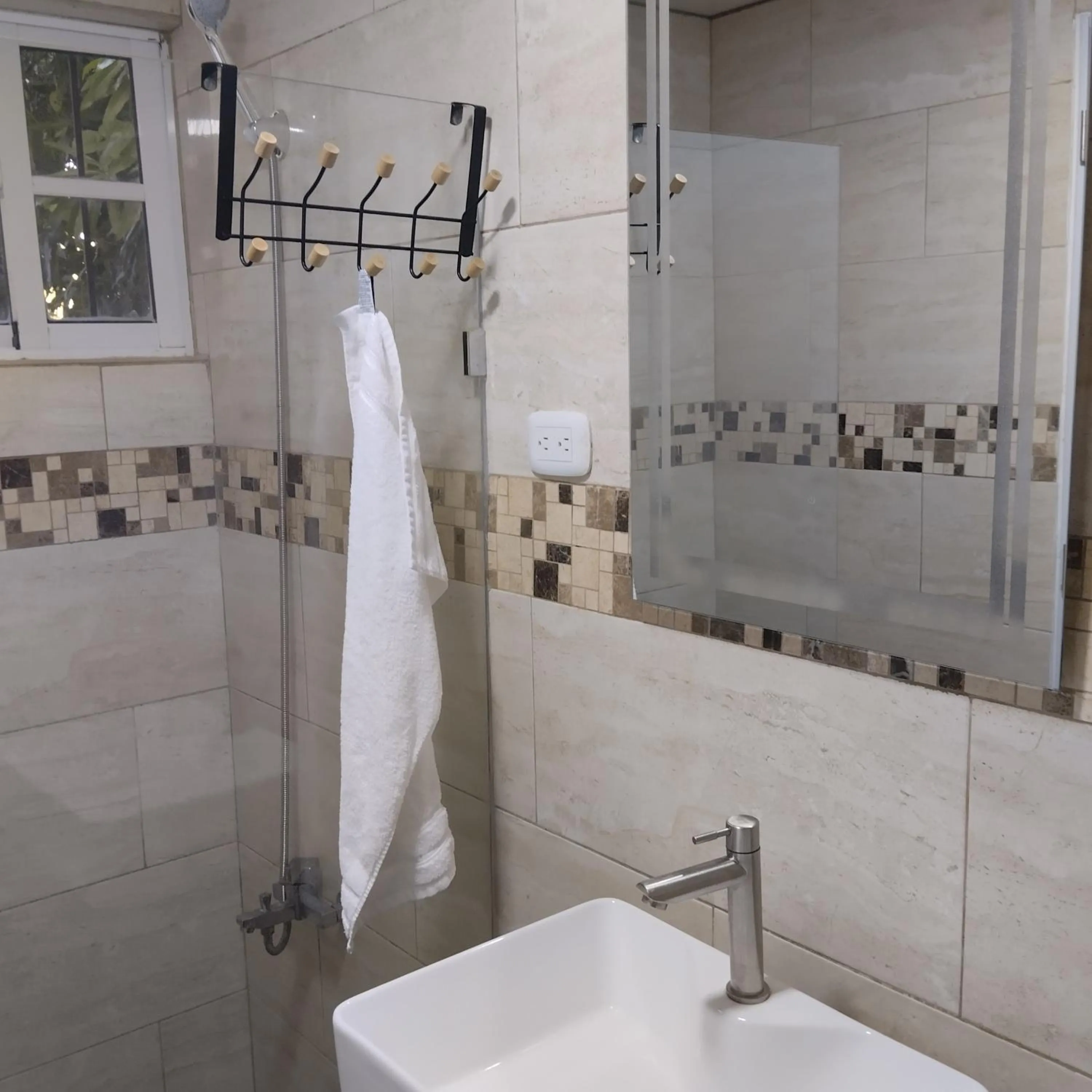 Nely y Pietro share apartment