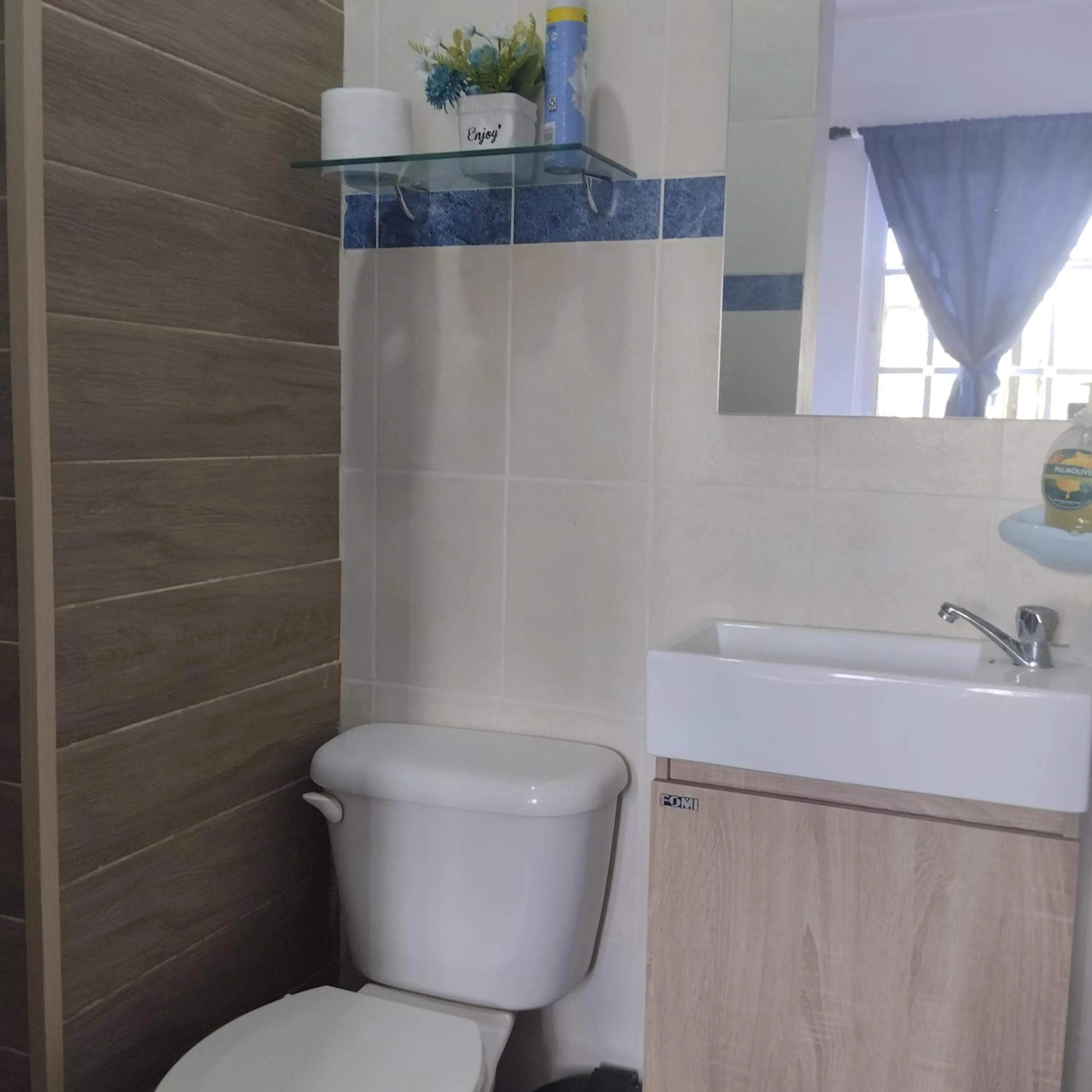 Nely y Pietro share apartment