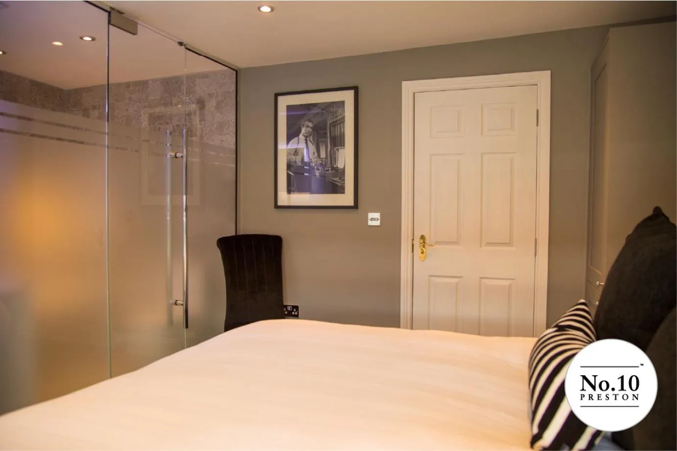 Bedroom, Bed in No.10 Preston