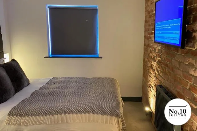 Bedroom, Bed in No.10 Preston