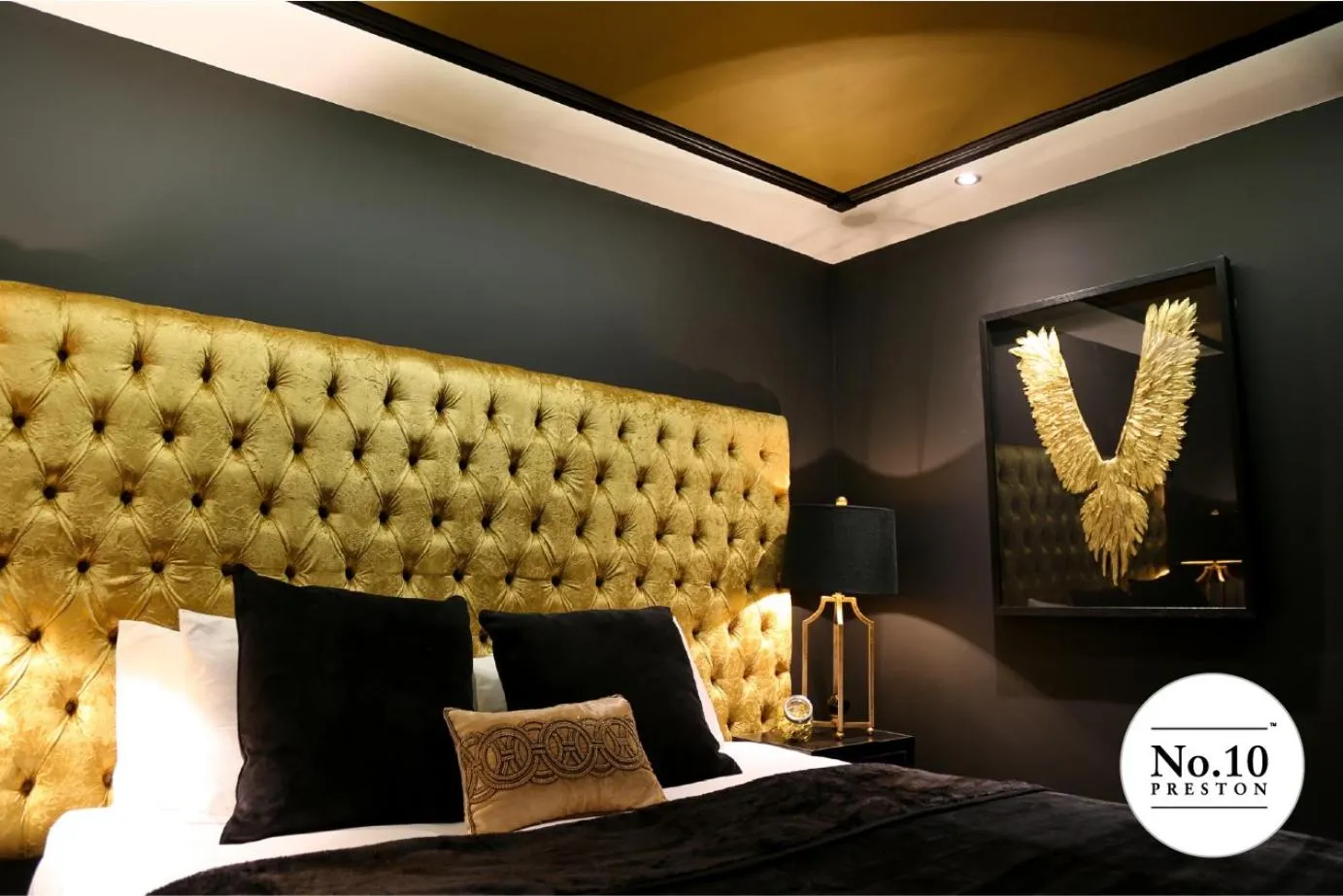 Bedroom, Bed in No.10 Preston