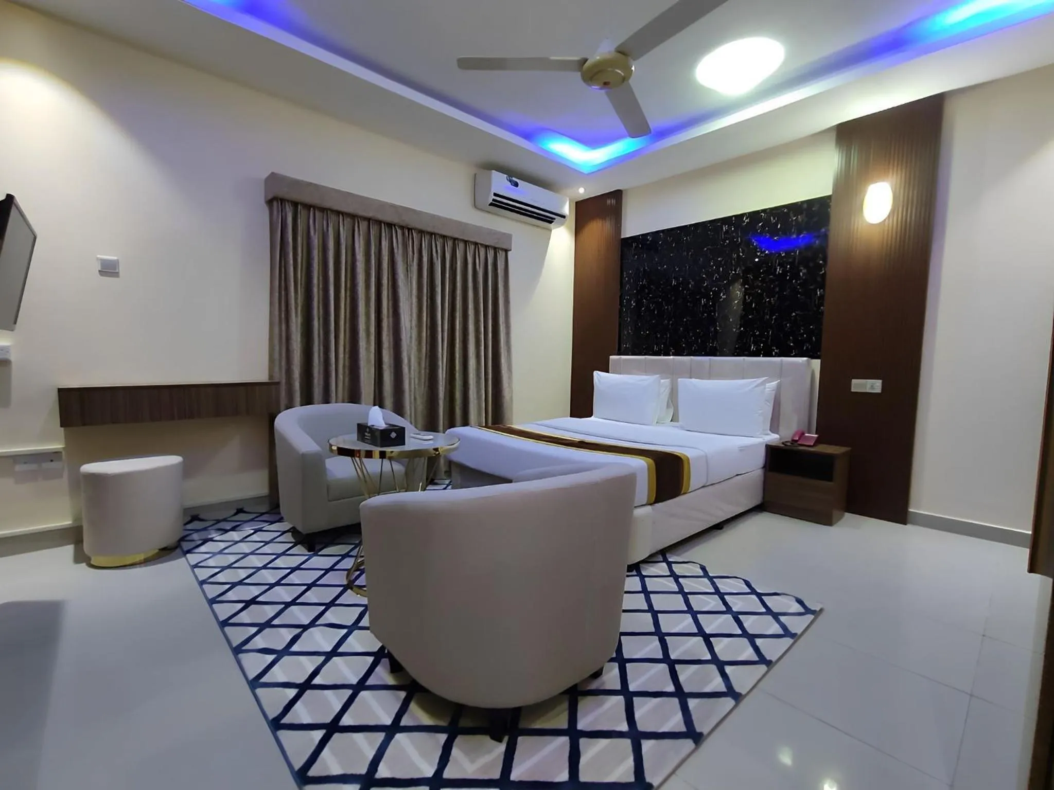 Bedroom, Bed in Al Nakheel Hotel Apartments