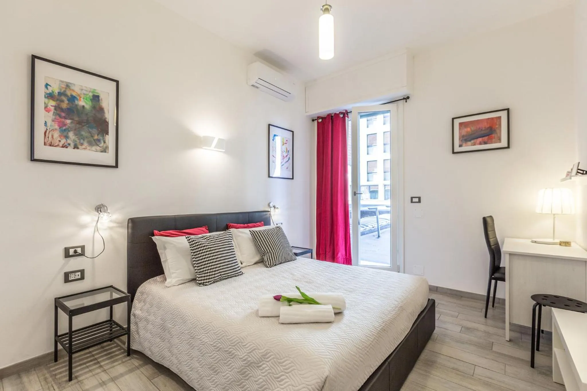 Bedroom, Bed in Central City Rooms