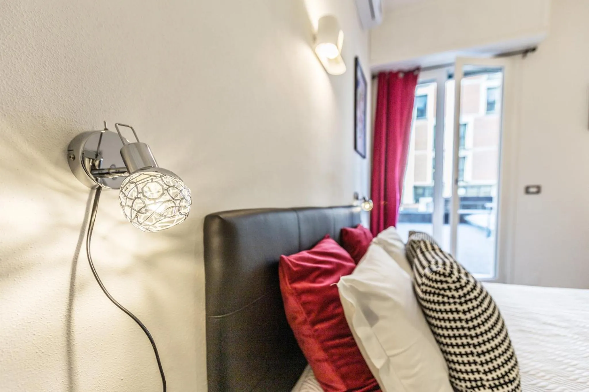 Bedroom, Bed in Central City Rooms