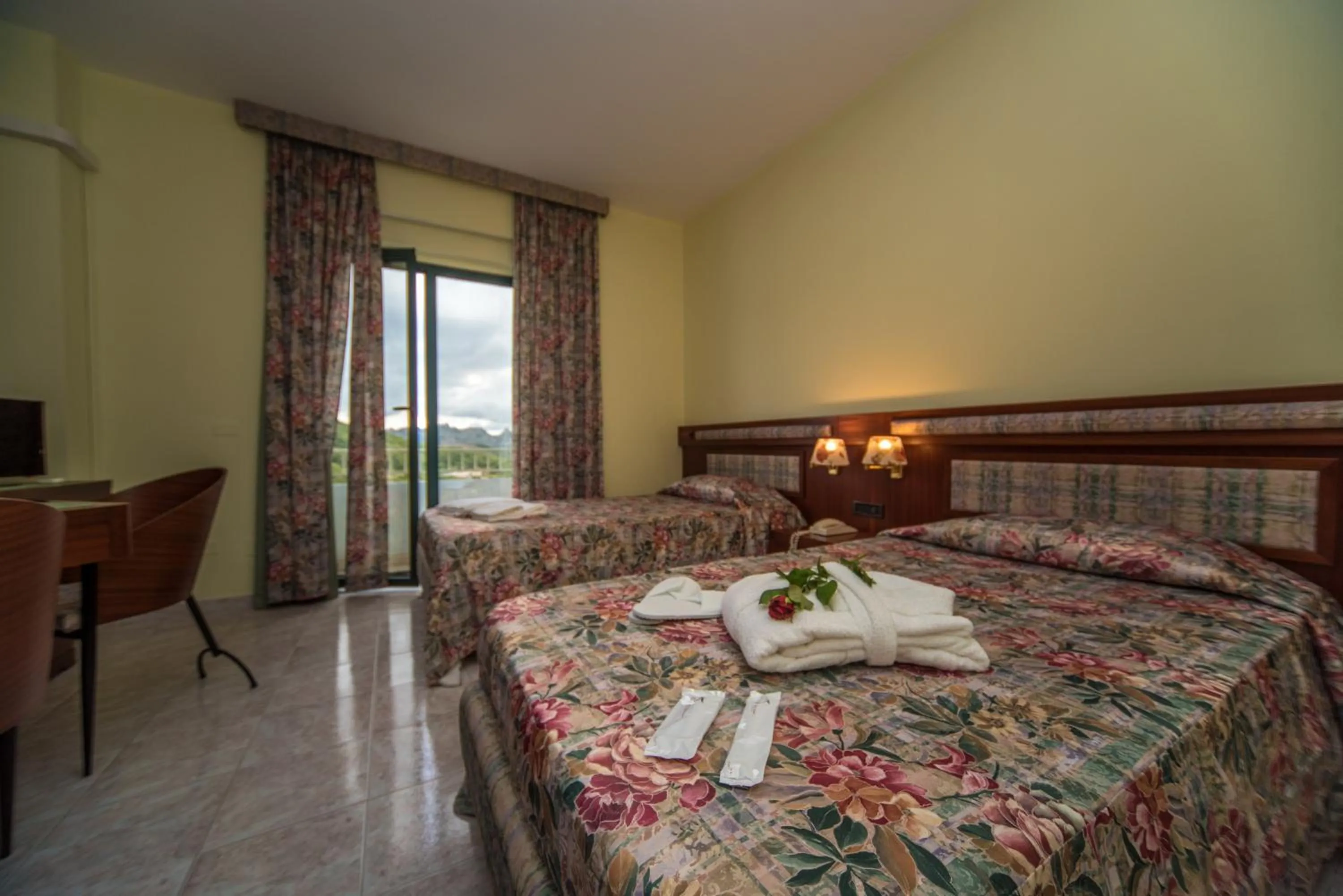 Bedroom, Bed in New Petit Hotel