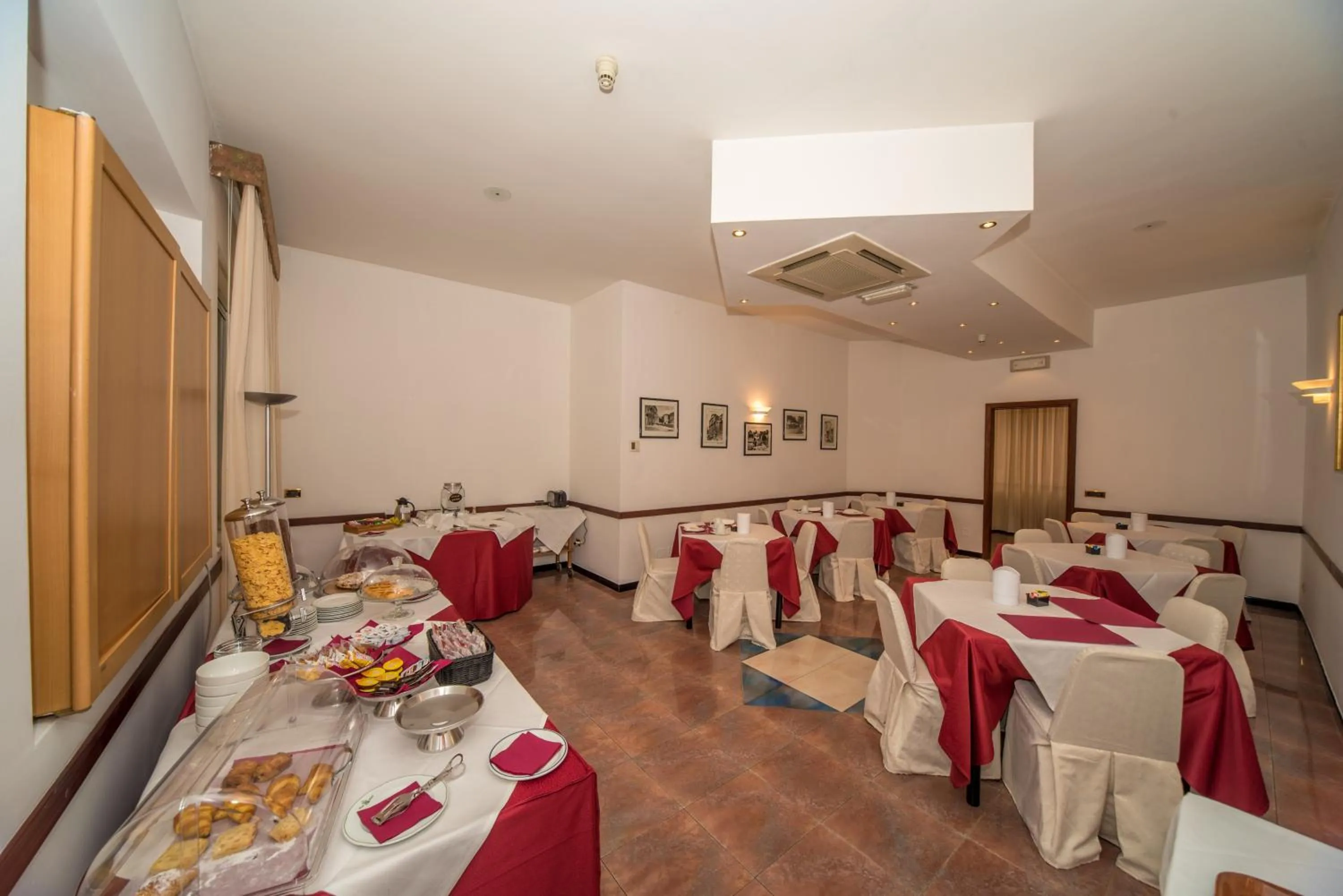 Area and facilities in New Petit Hotel