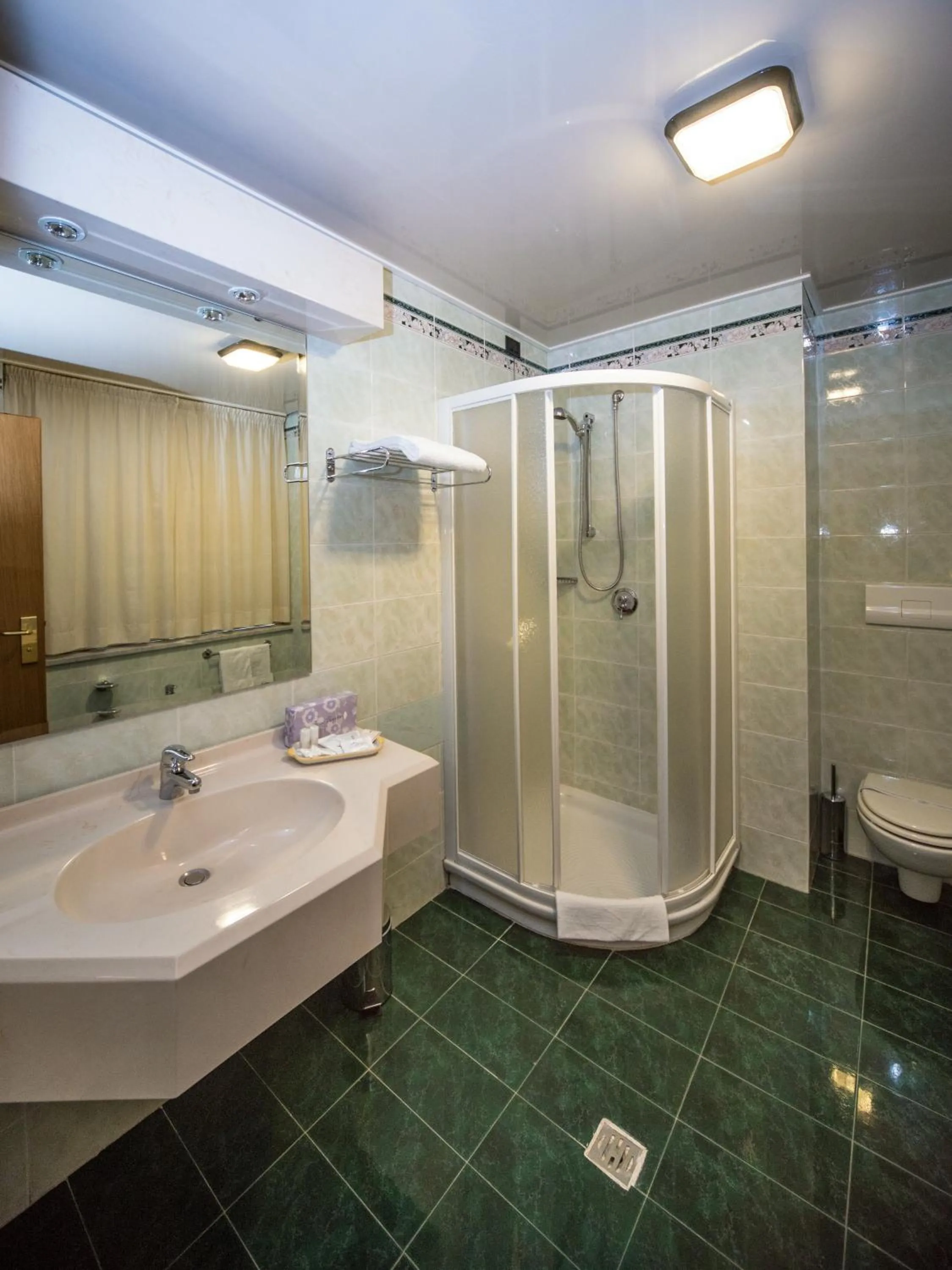 Bathroom in New Petit Hotel