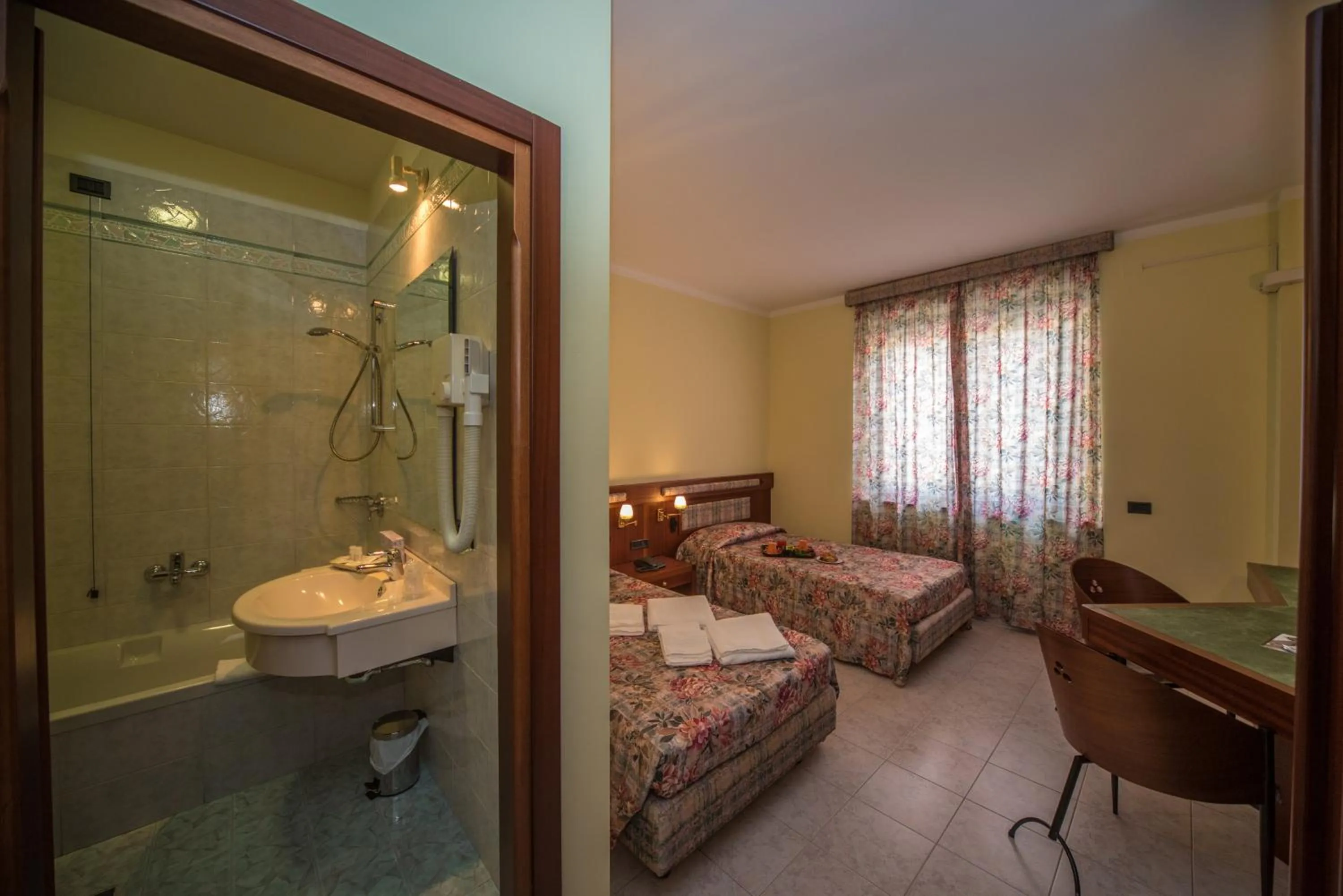 Bedroom, Bed in New Petit Hotel