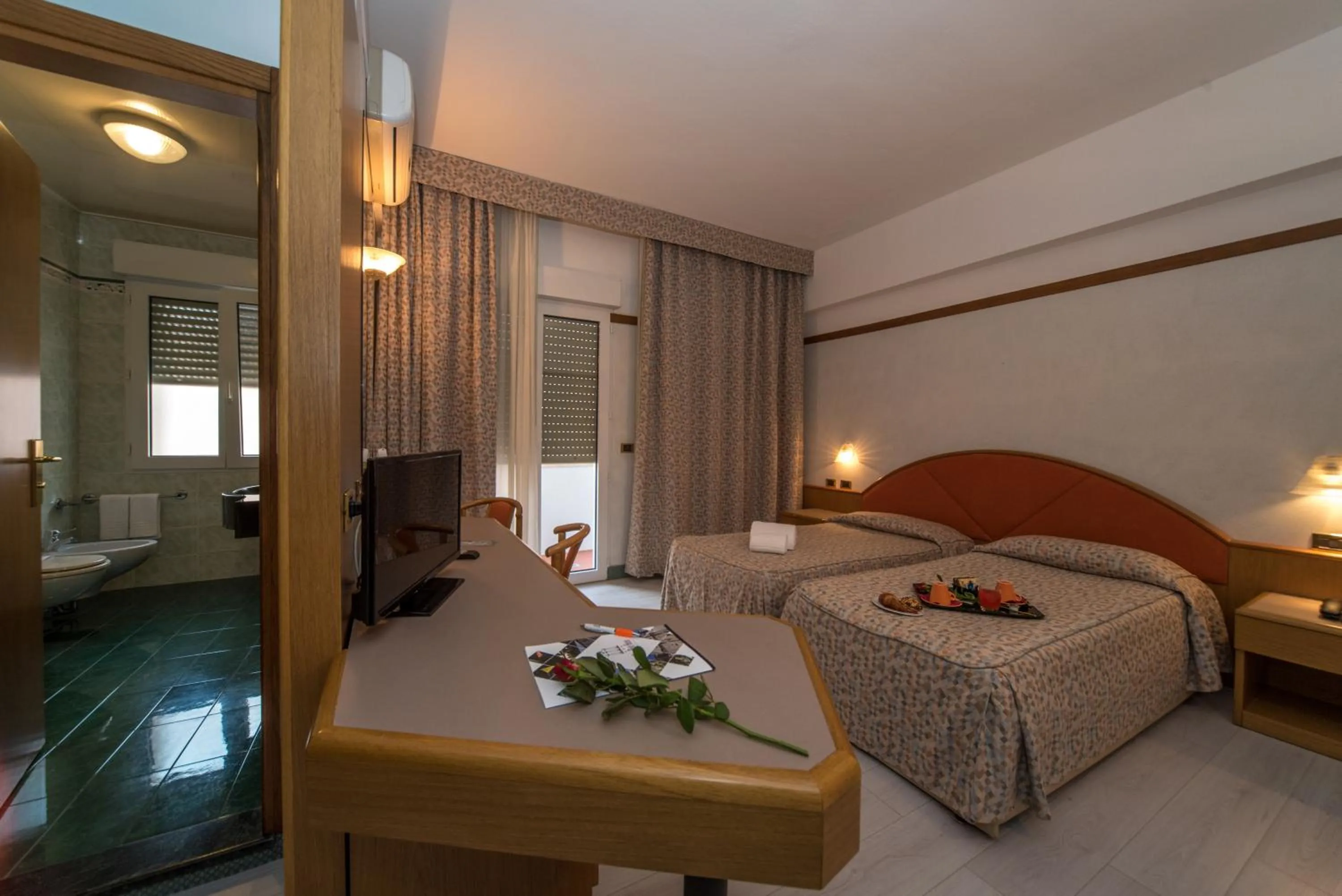 Bedroom, Bed in New Petit Hotel