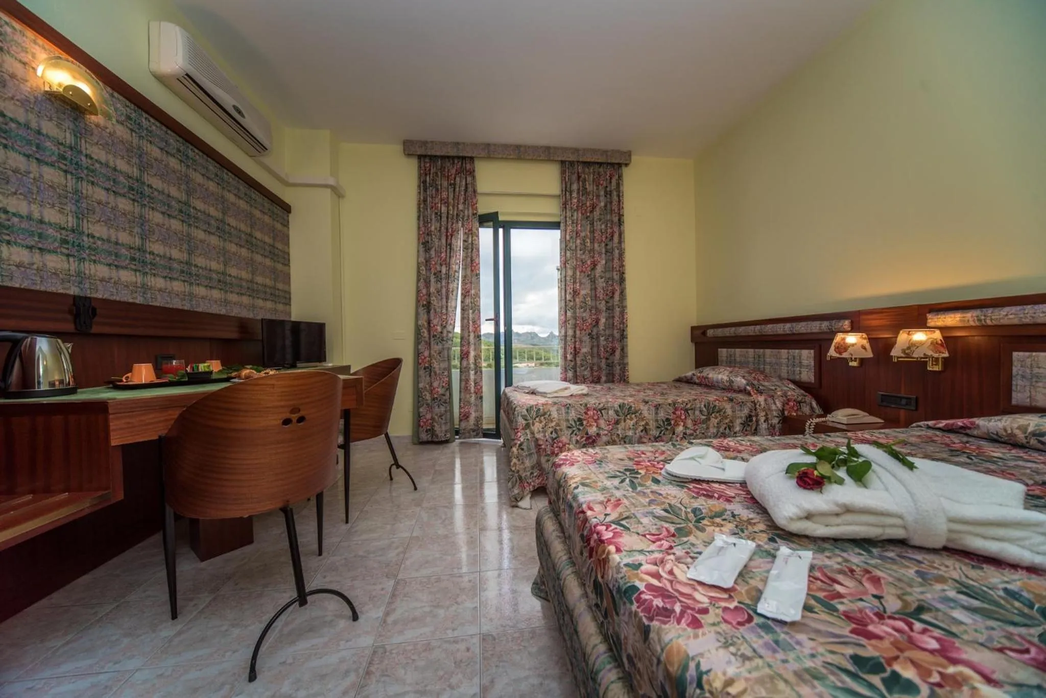 Bed in New Petit Hotel