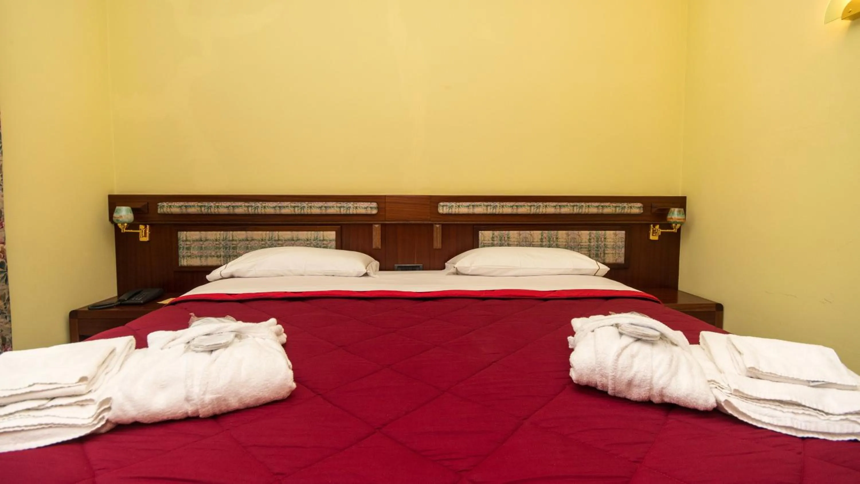 Bedroom, Bed in New Petit Hotel