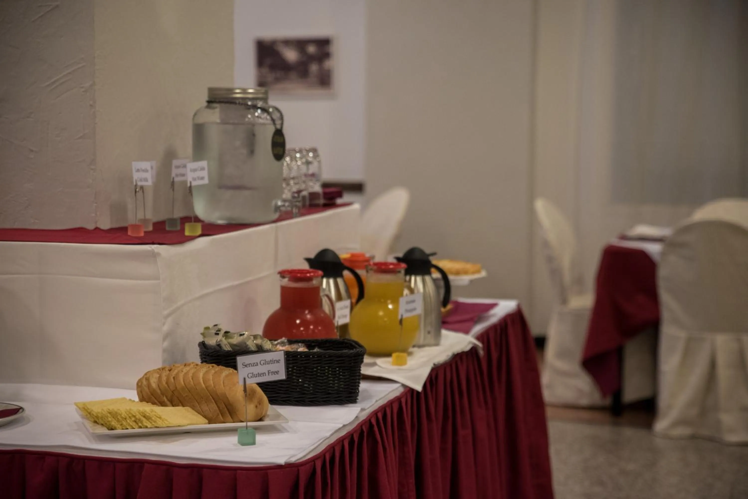 Restaurant/places to eat in New Petit Hotel