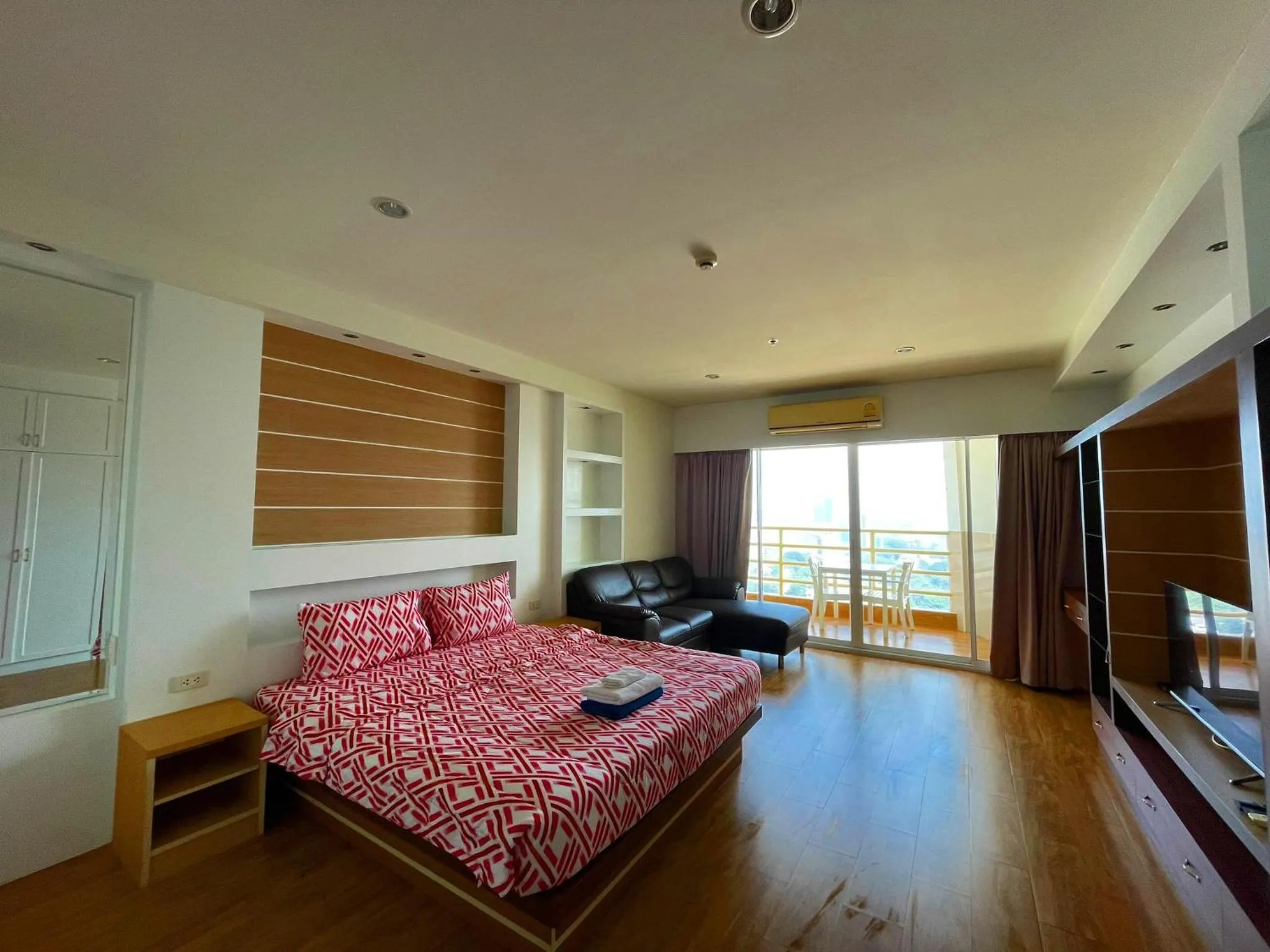 Bed in View Talay 6 by Pat 42