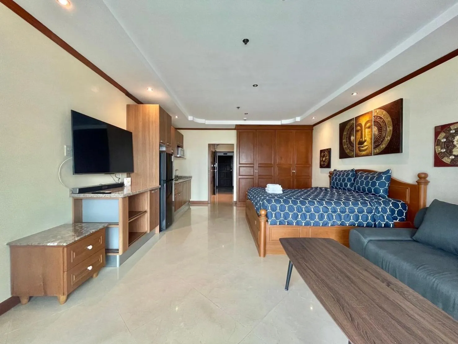 View Talay 6 by Pat 42