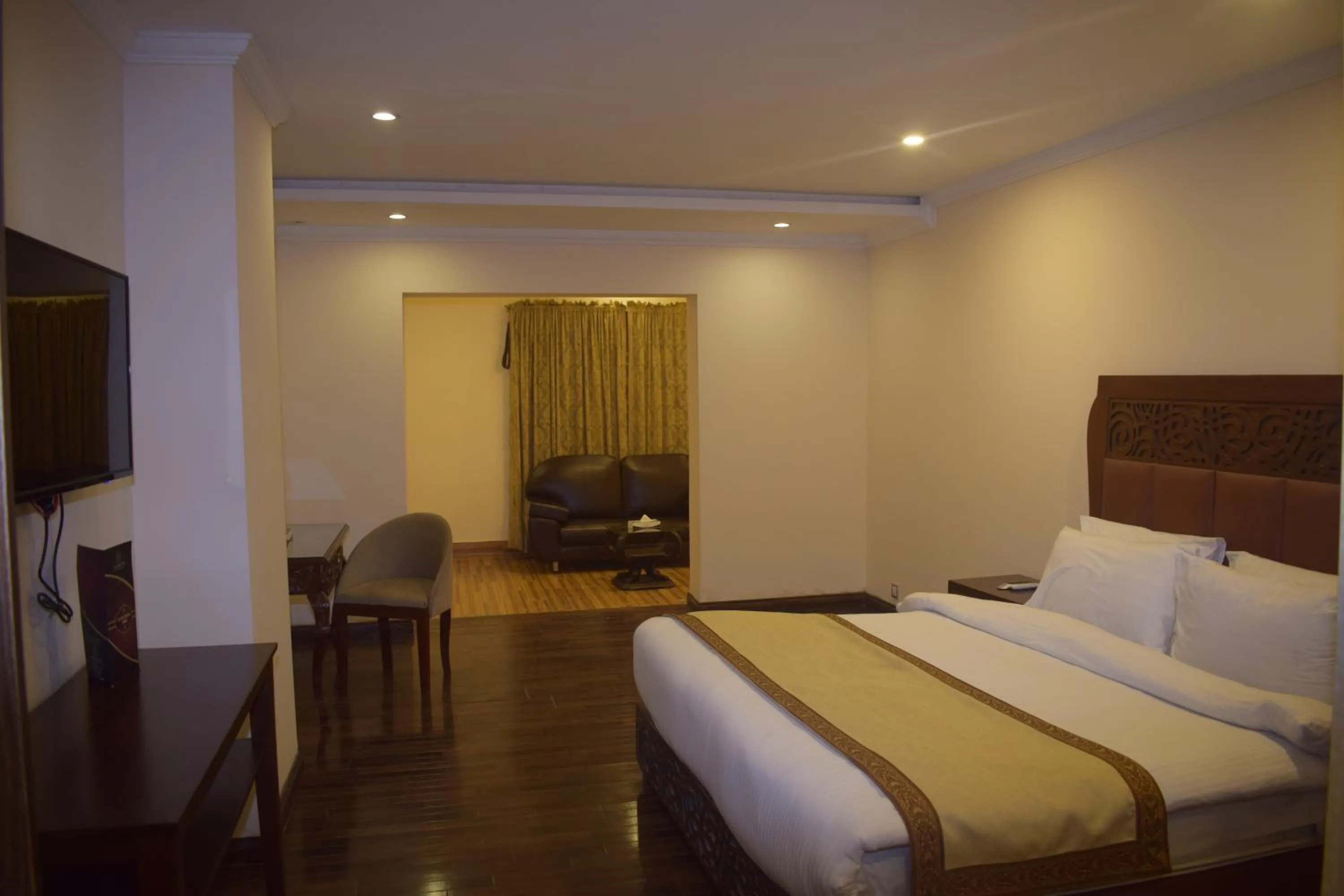 TV and multimedia in Grand Millennium Hotel