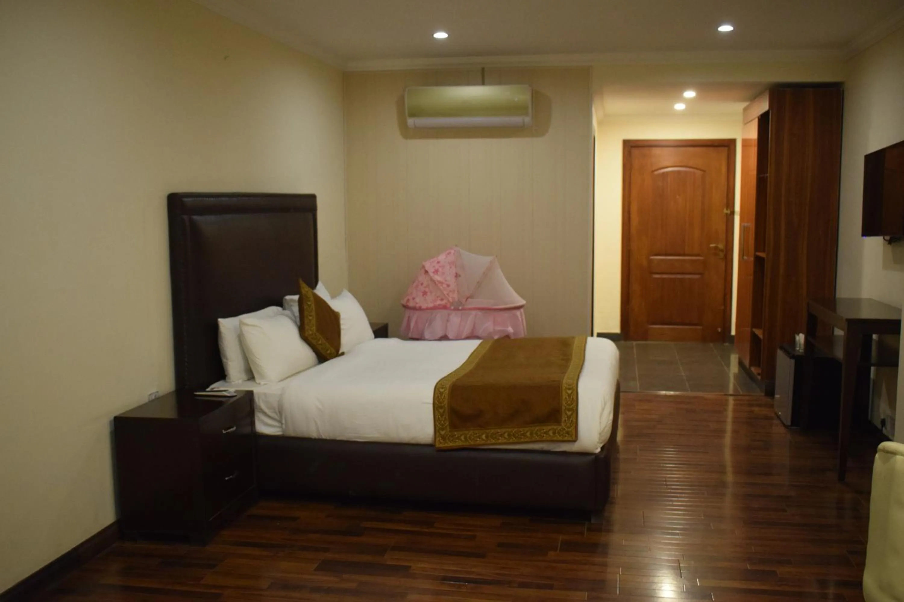 TV and multimedia in Grand Millennium Hotel