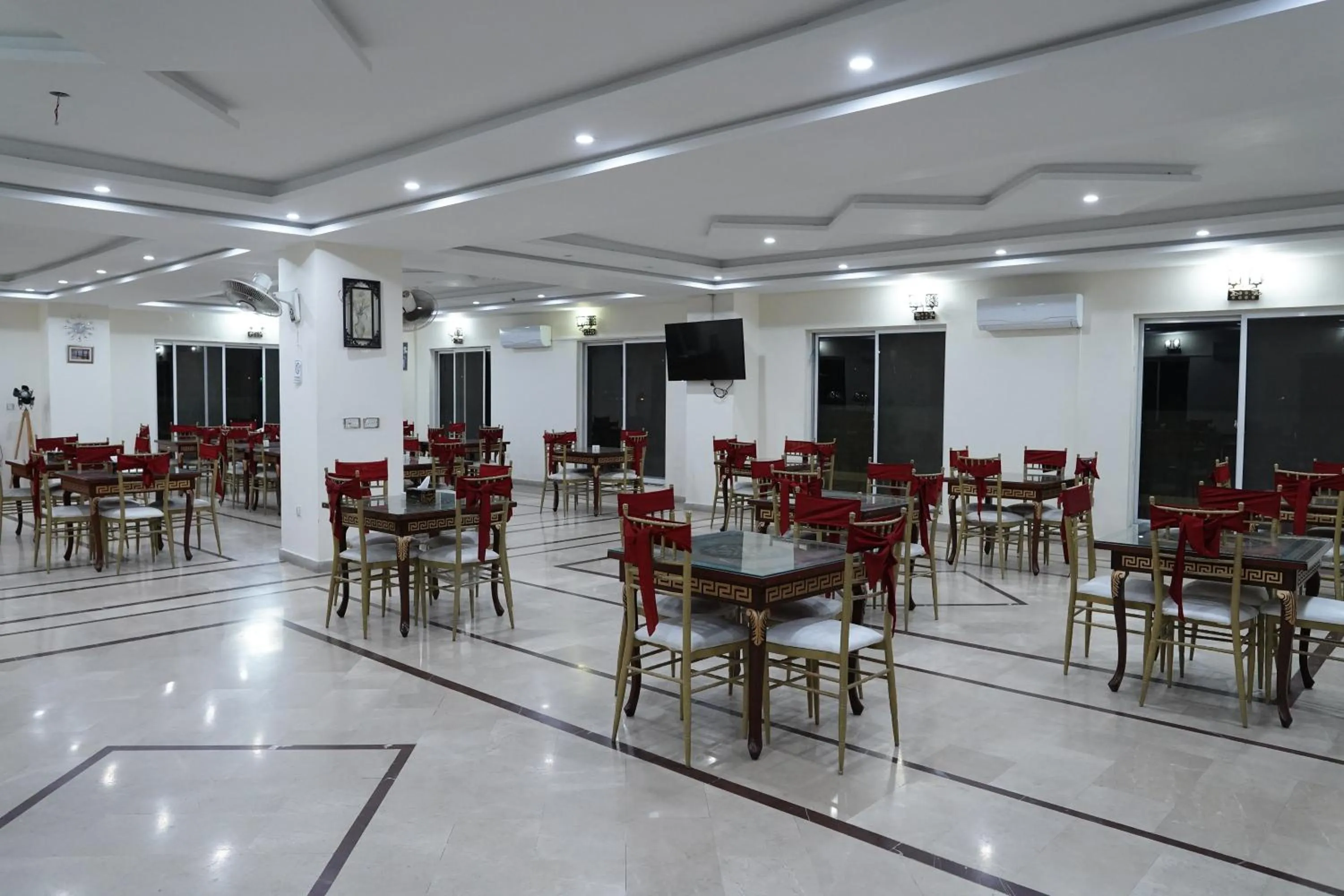 Restaurant/places to eat in Grand Millennium Hotel