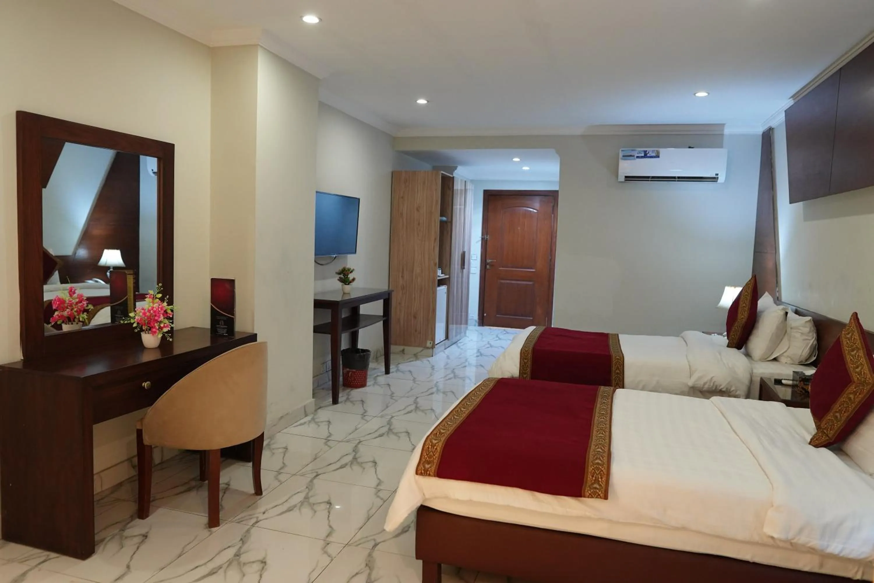 TV and multimedia in Grand Millennium Hotel