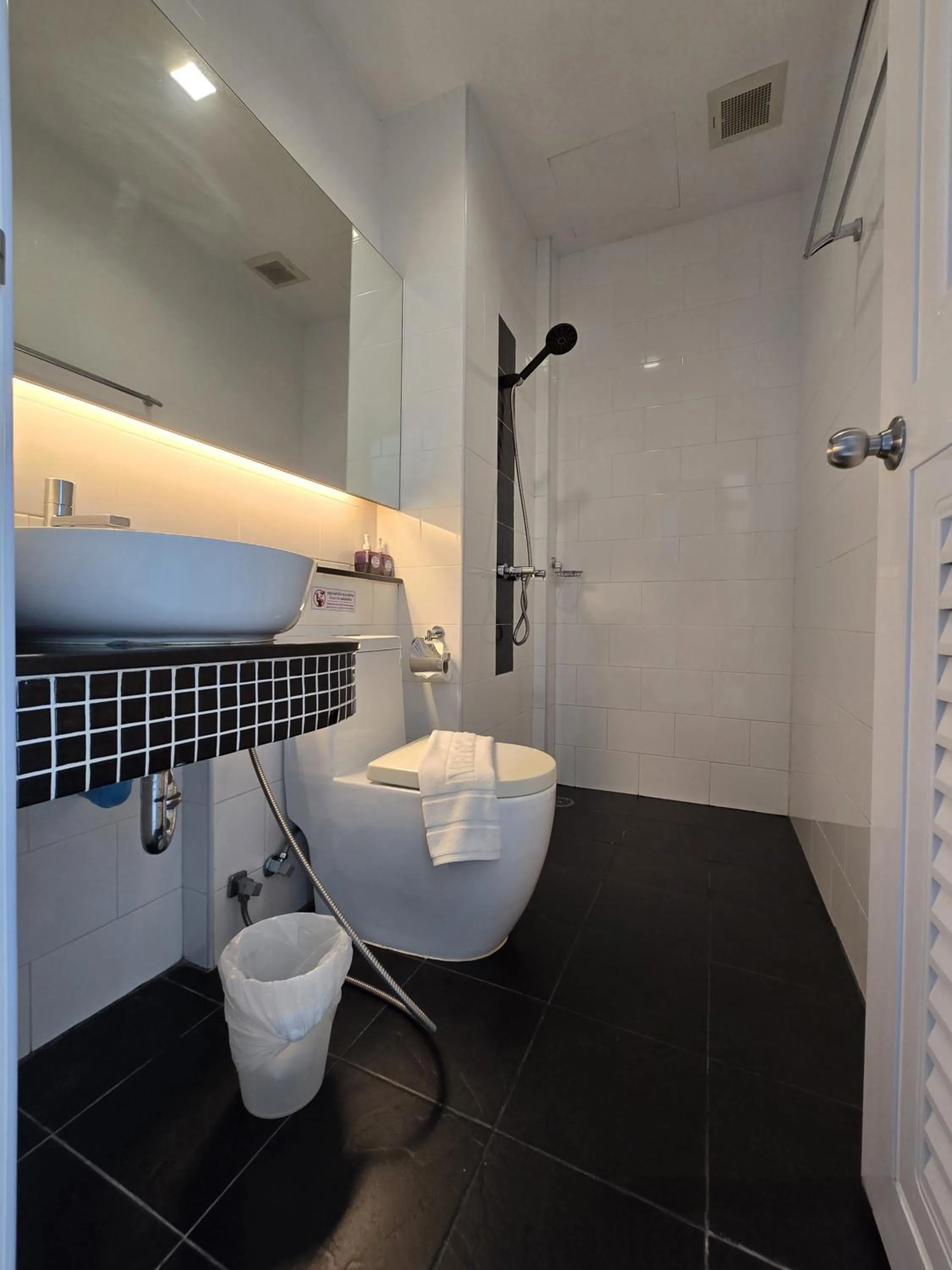 Shower in The Elysium Residence - SHA Extra Plus