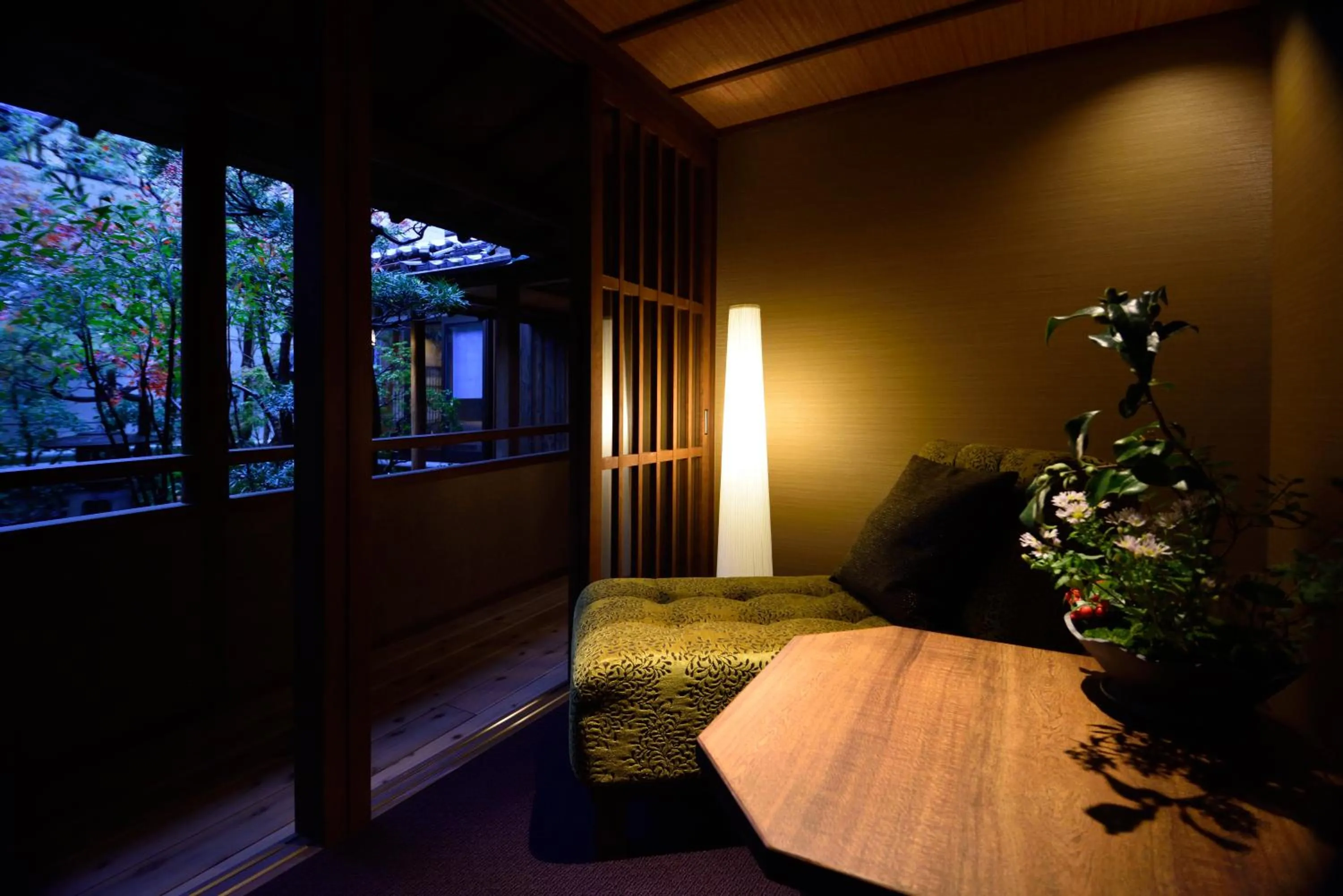 Garden in Muromachi Yutone Kyokoyado