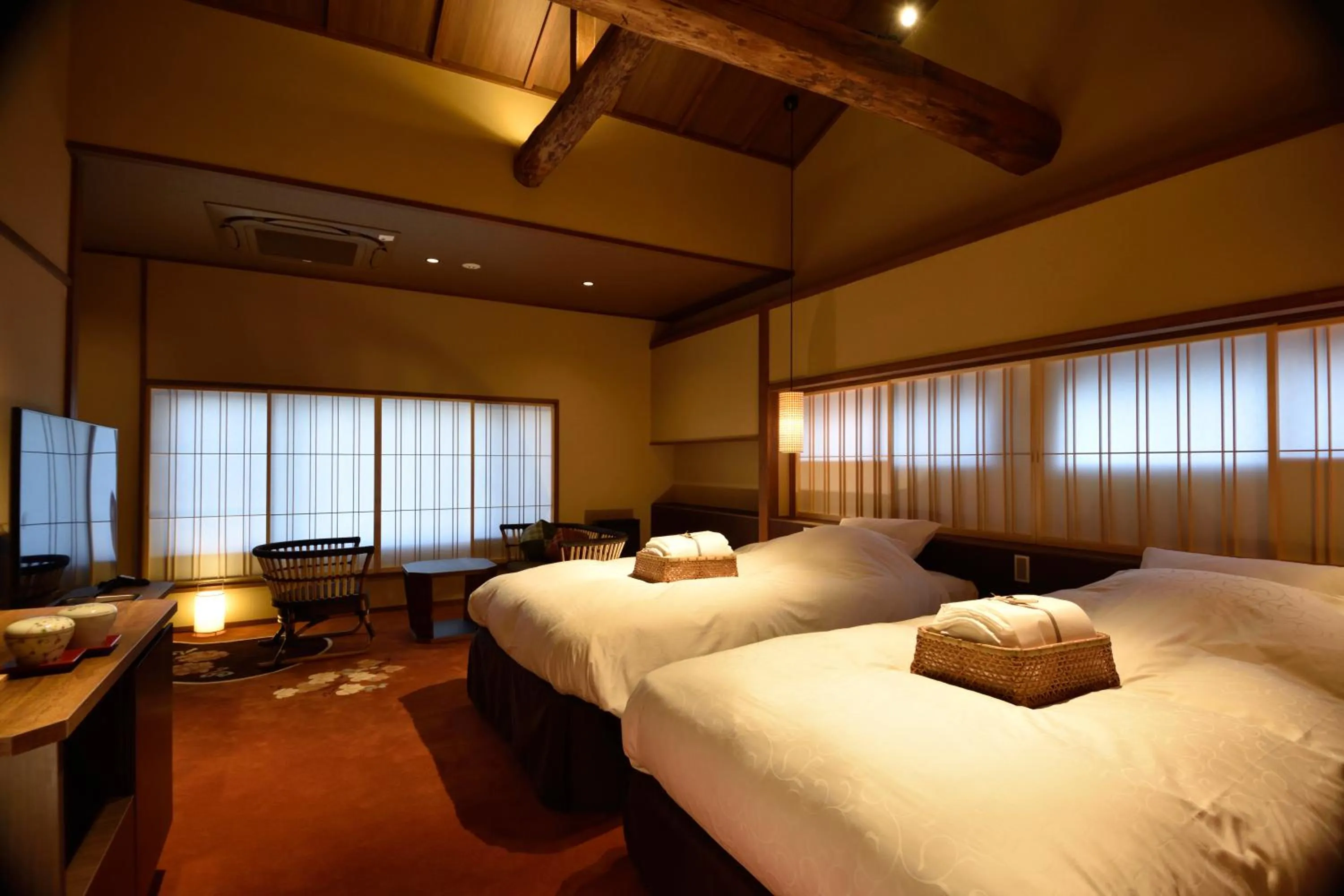 Photo of the whole room, Bed in Muromachi Yutone Kyokoyado