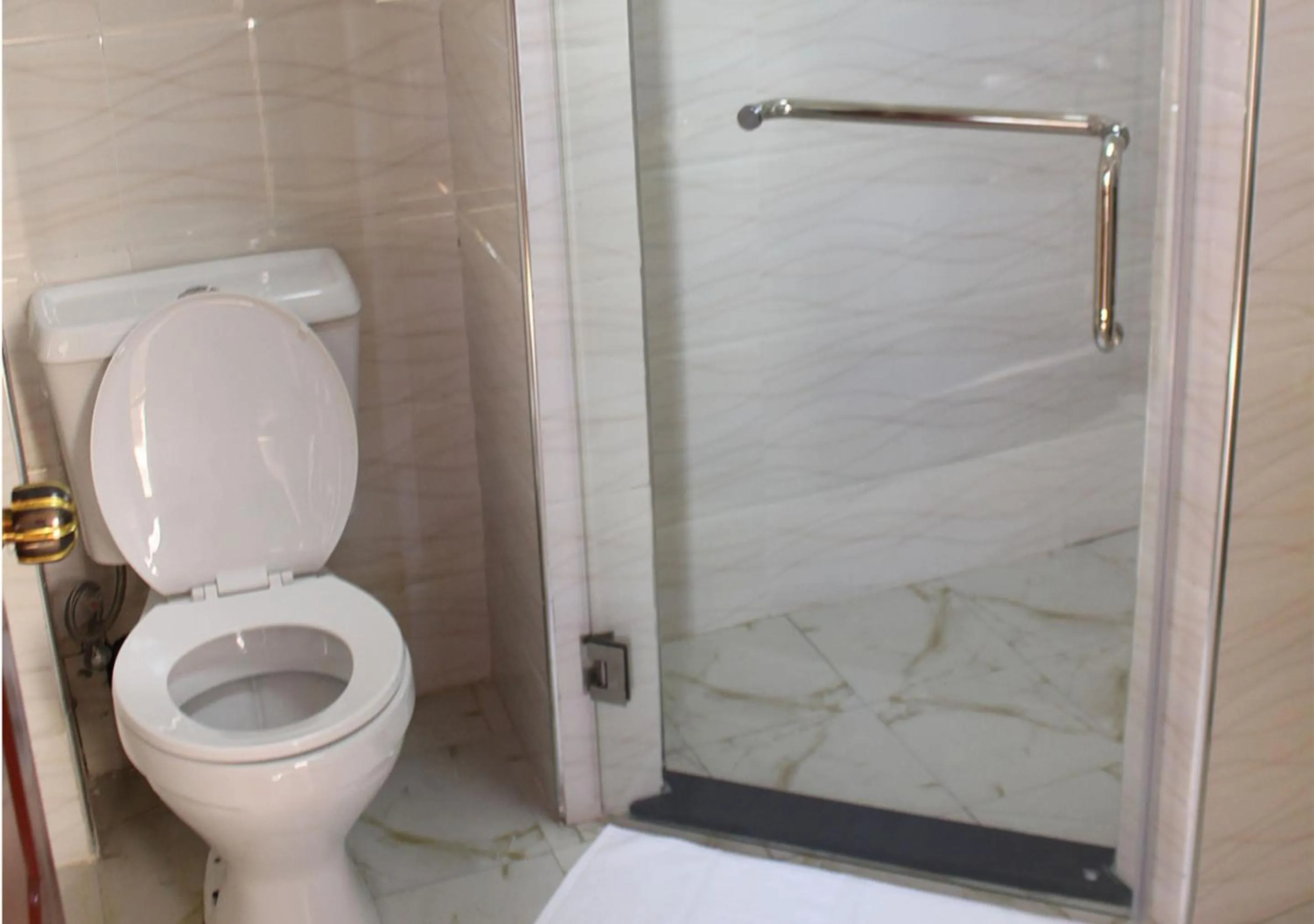 Shower in Easy Hotel Kenya