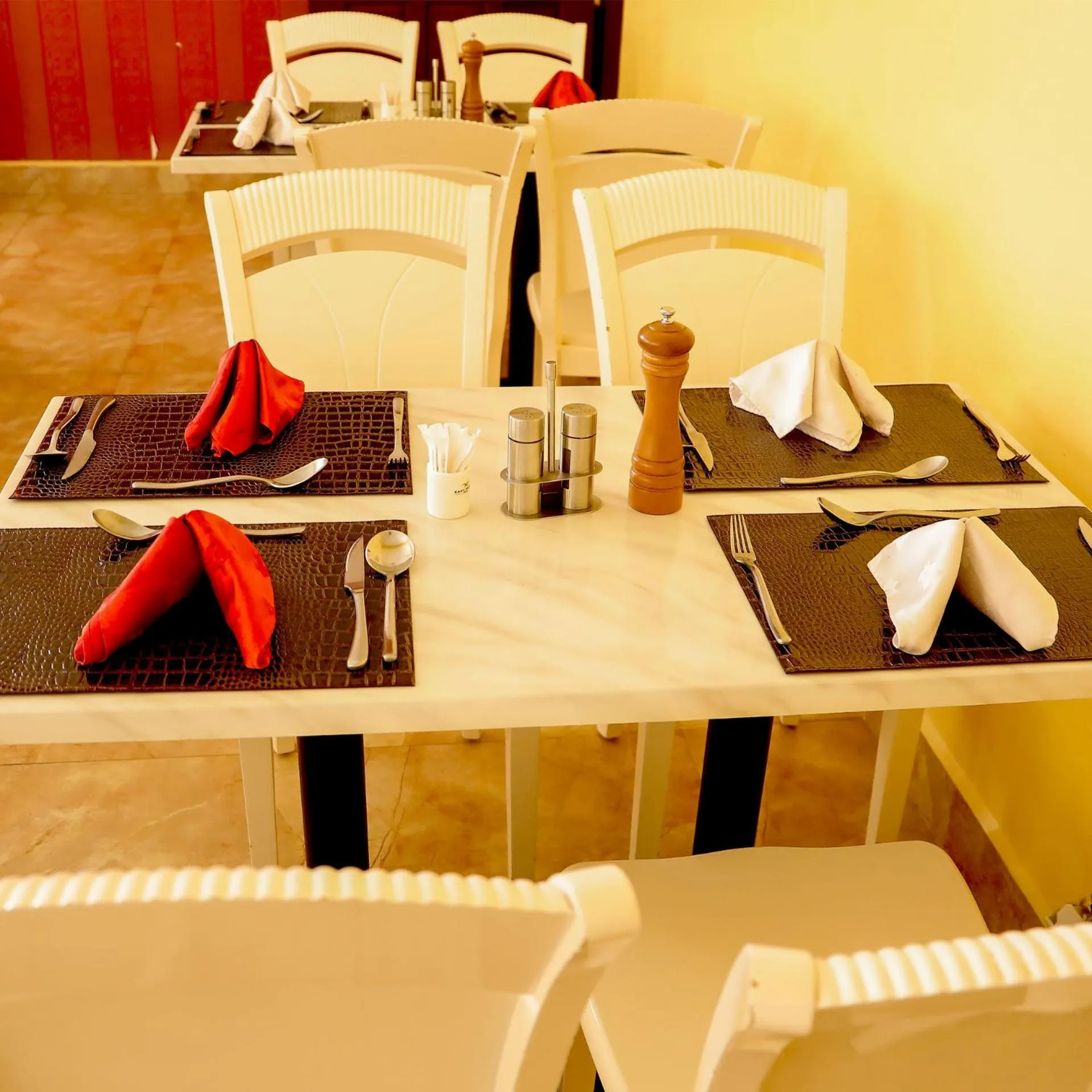 Restaurant/places to eat in Easy Hotel Kenya