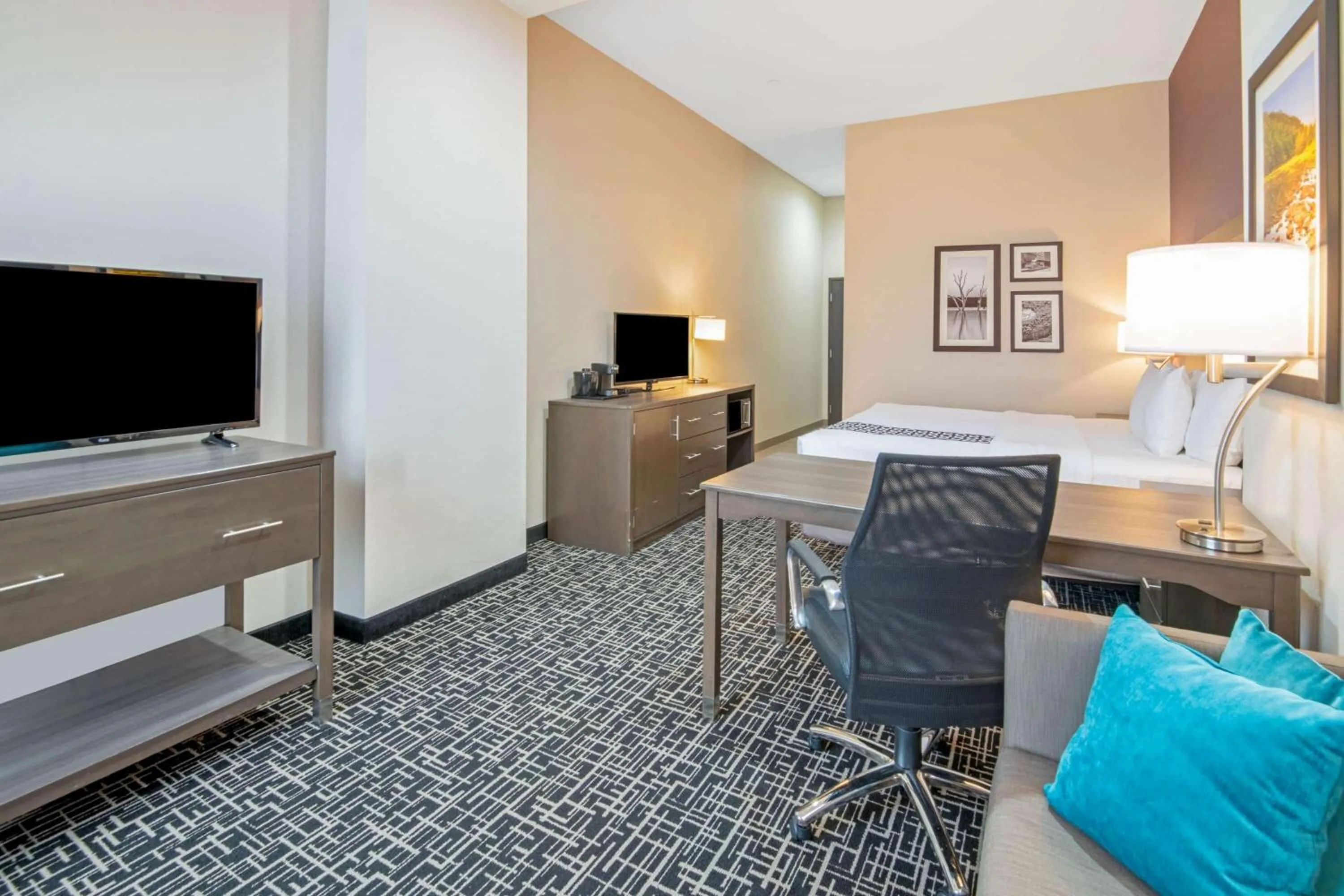 Photo of the whole room in La Quinta by Wyndham Weatherford OK