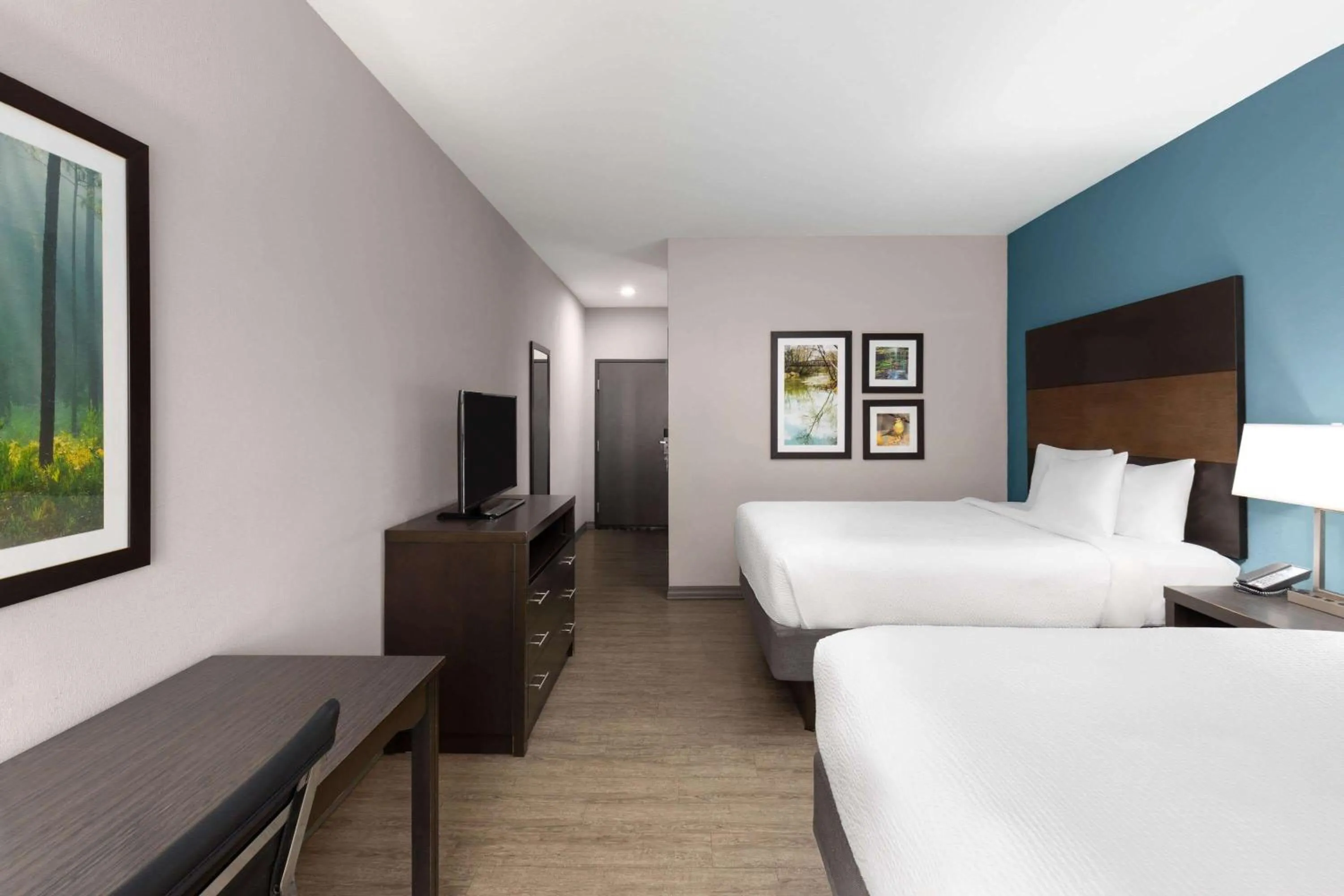 Photo of the whole room, Bed in La Quinta by Wyndham Cullman