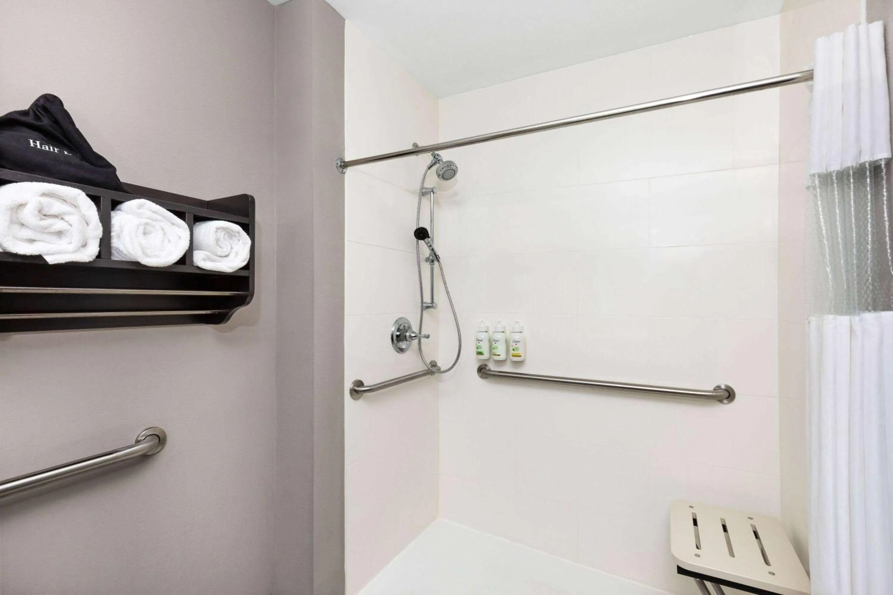 Shower in La Quinta by Wyndham Cullman