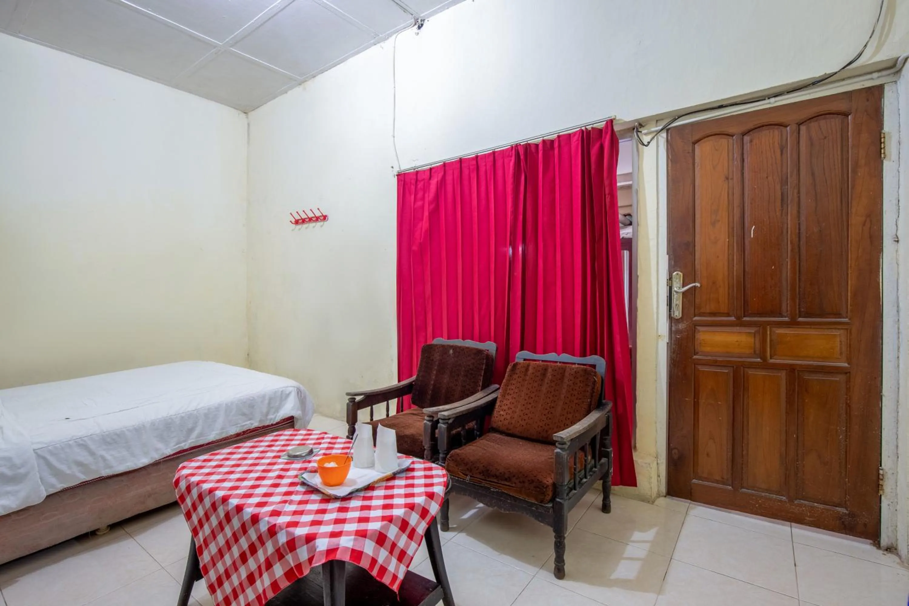 Seating area, Bed in Hotel Jogja Bukittinggi