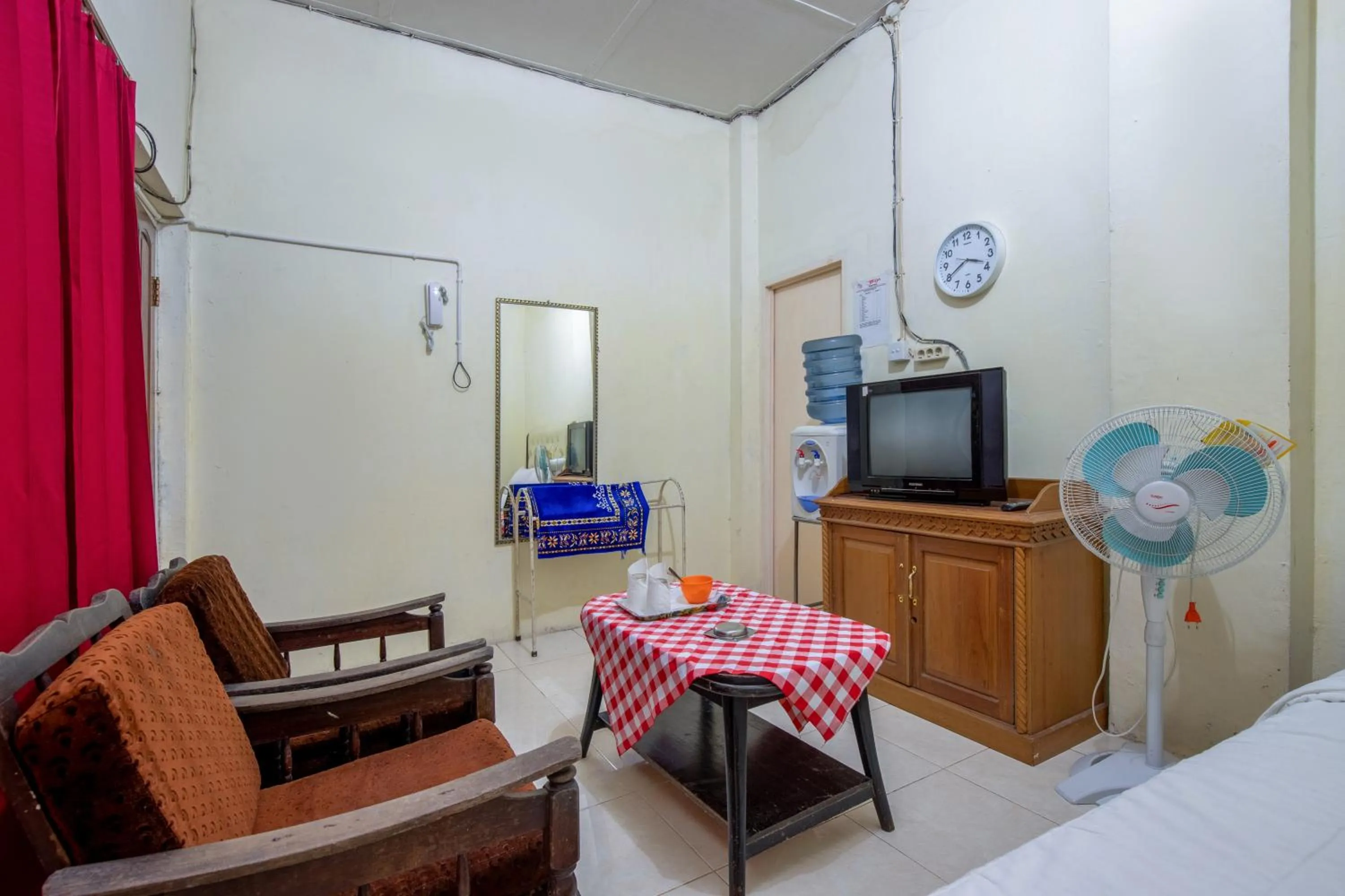 TV and multimedia, Bed in Hotel Jogja Bukittinggi