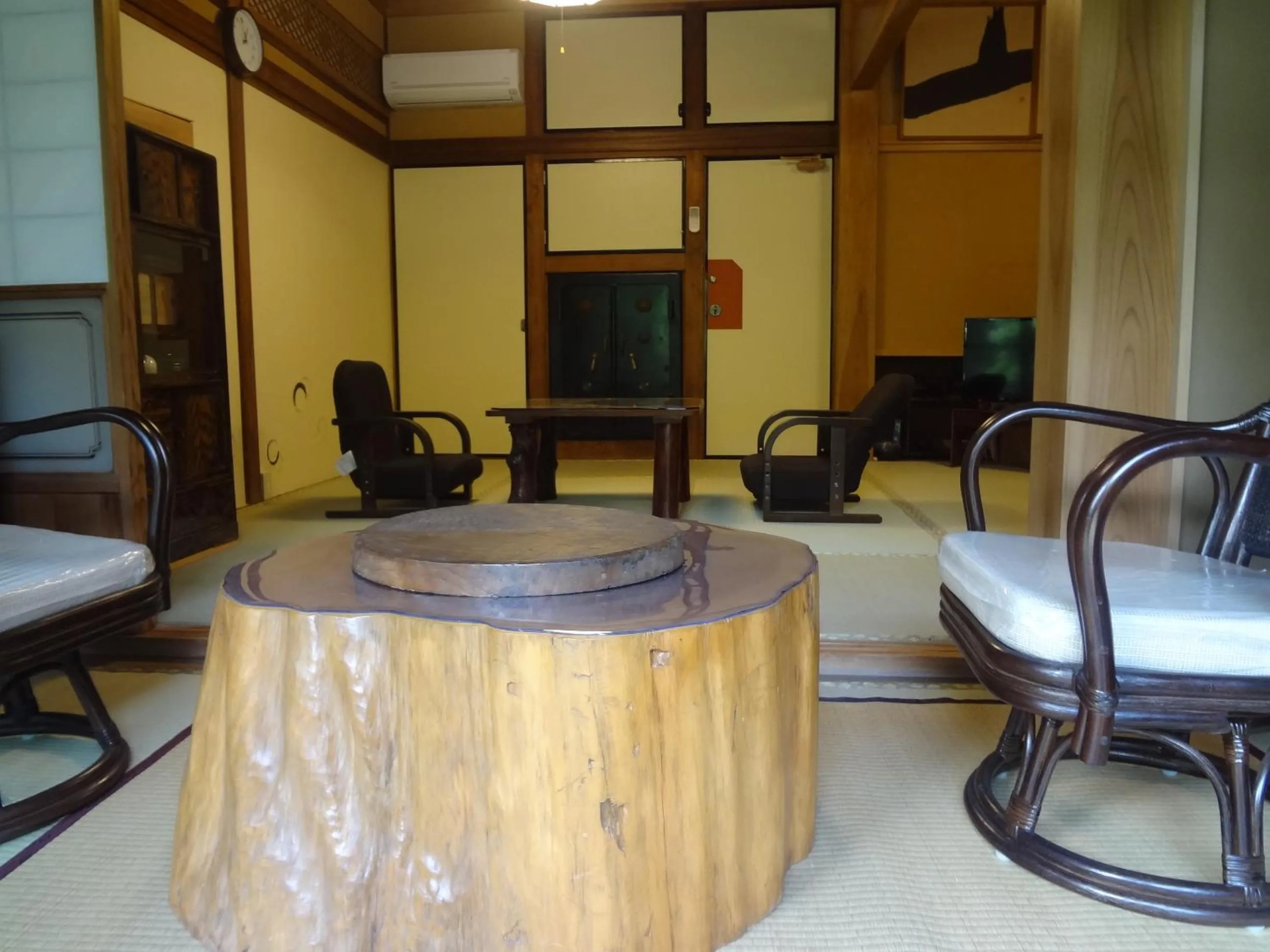 Photo of the whole room in Mokkoan