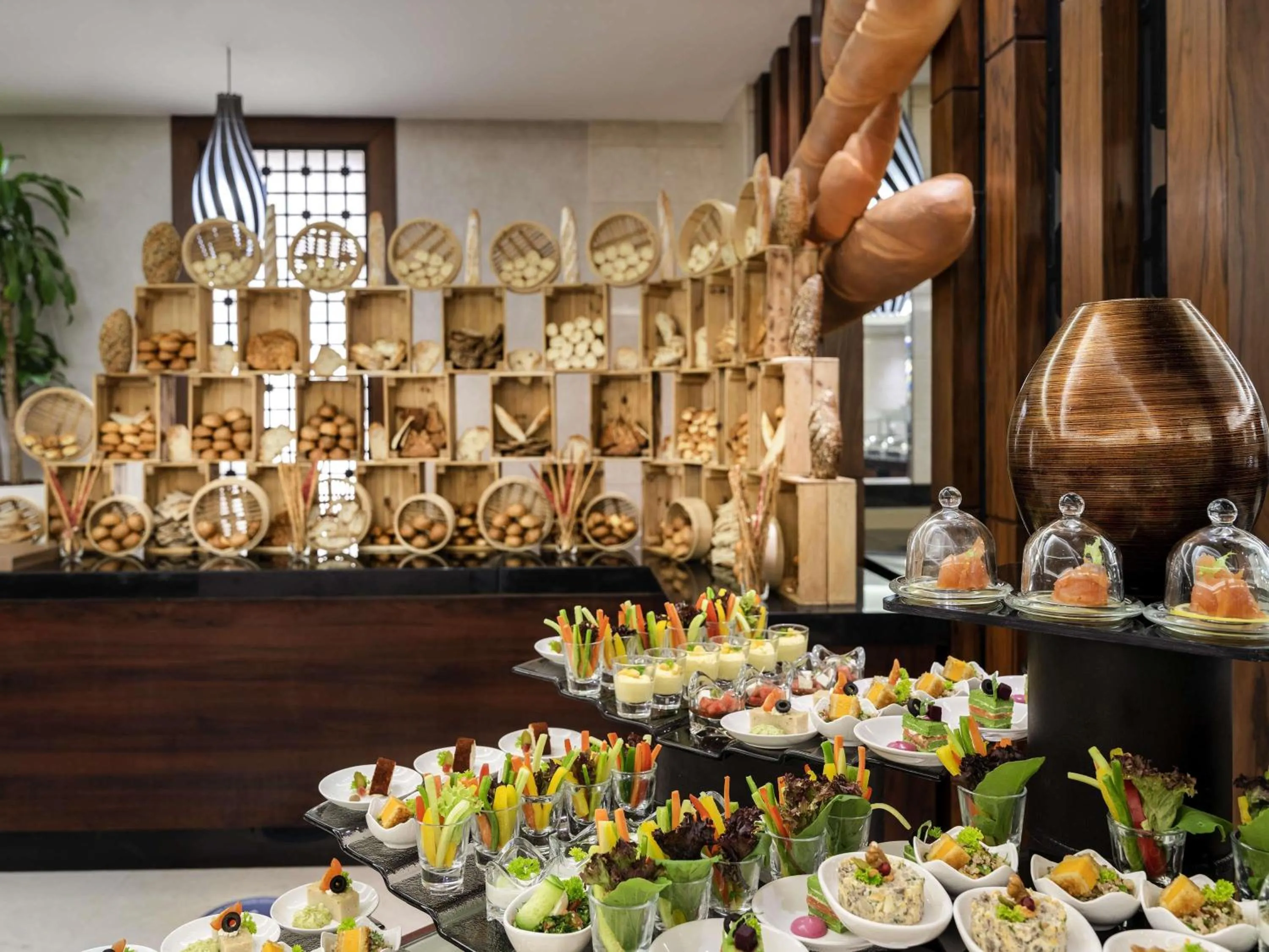 Restaurant/places to eat in Swissotel Al Maqam Makkah