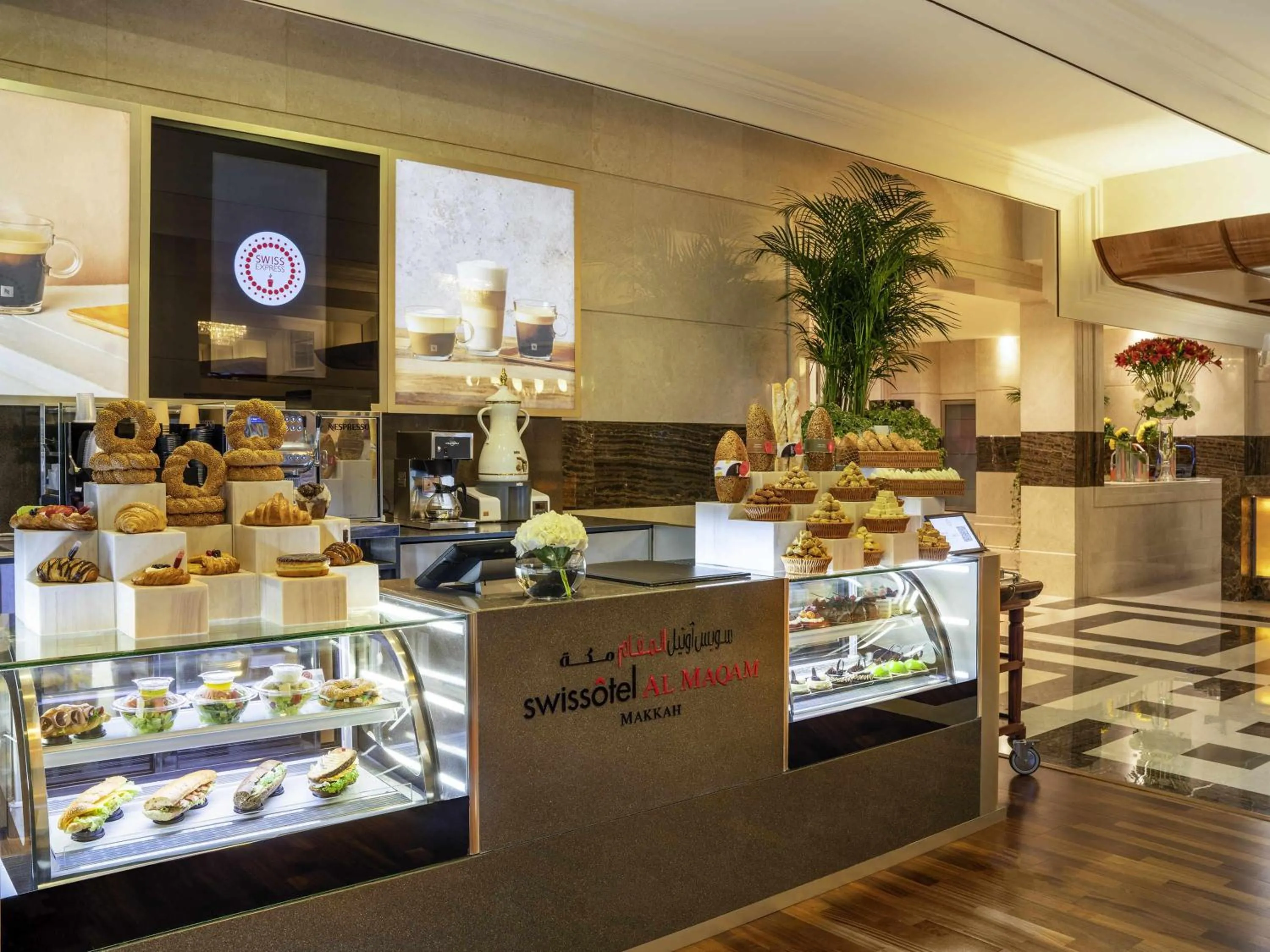 Lounge or bar in Swissotel Al Maqam Makkah