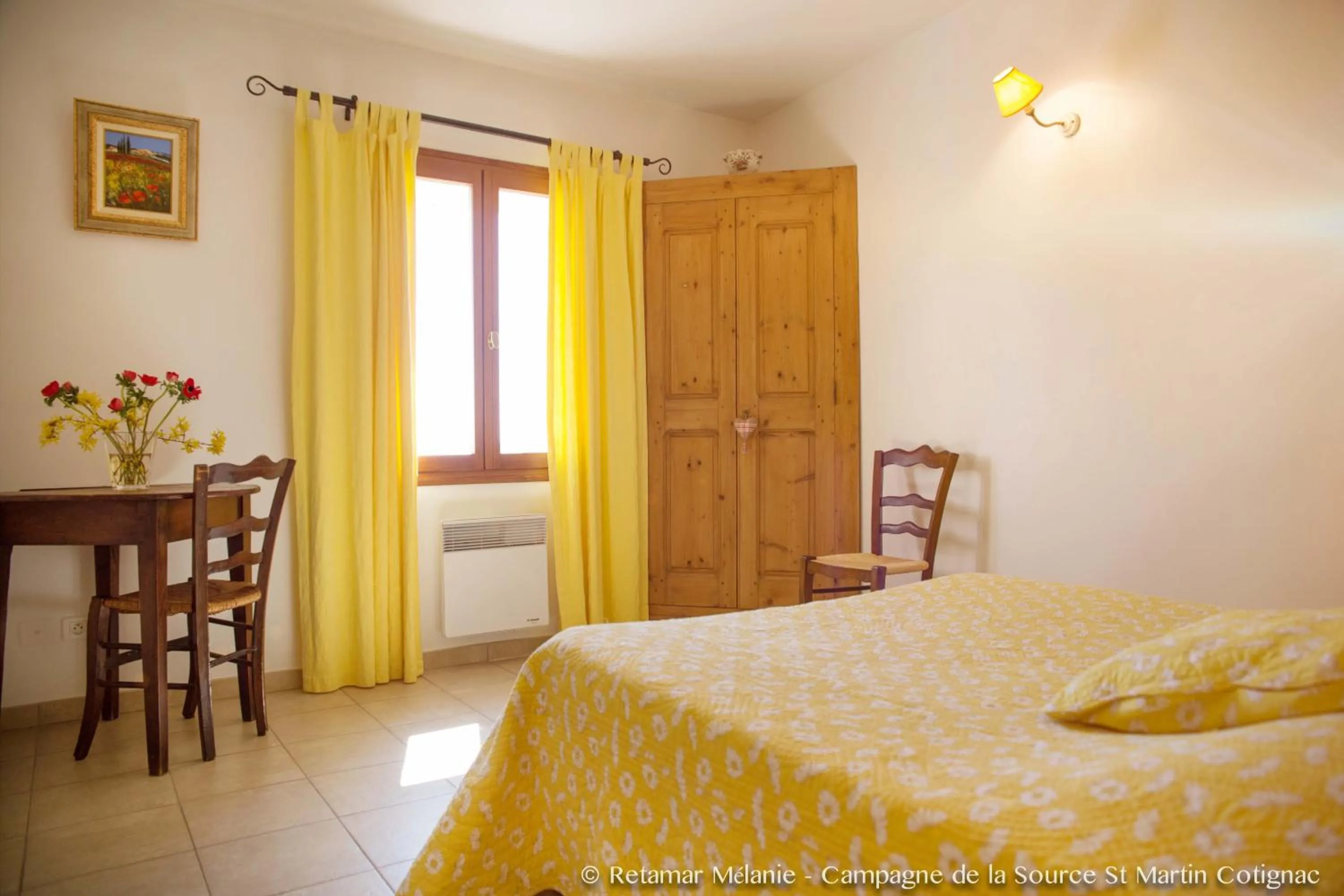 Bedroom in Campagne de la source St Martin B&B