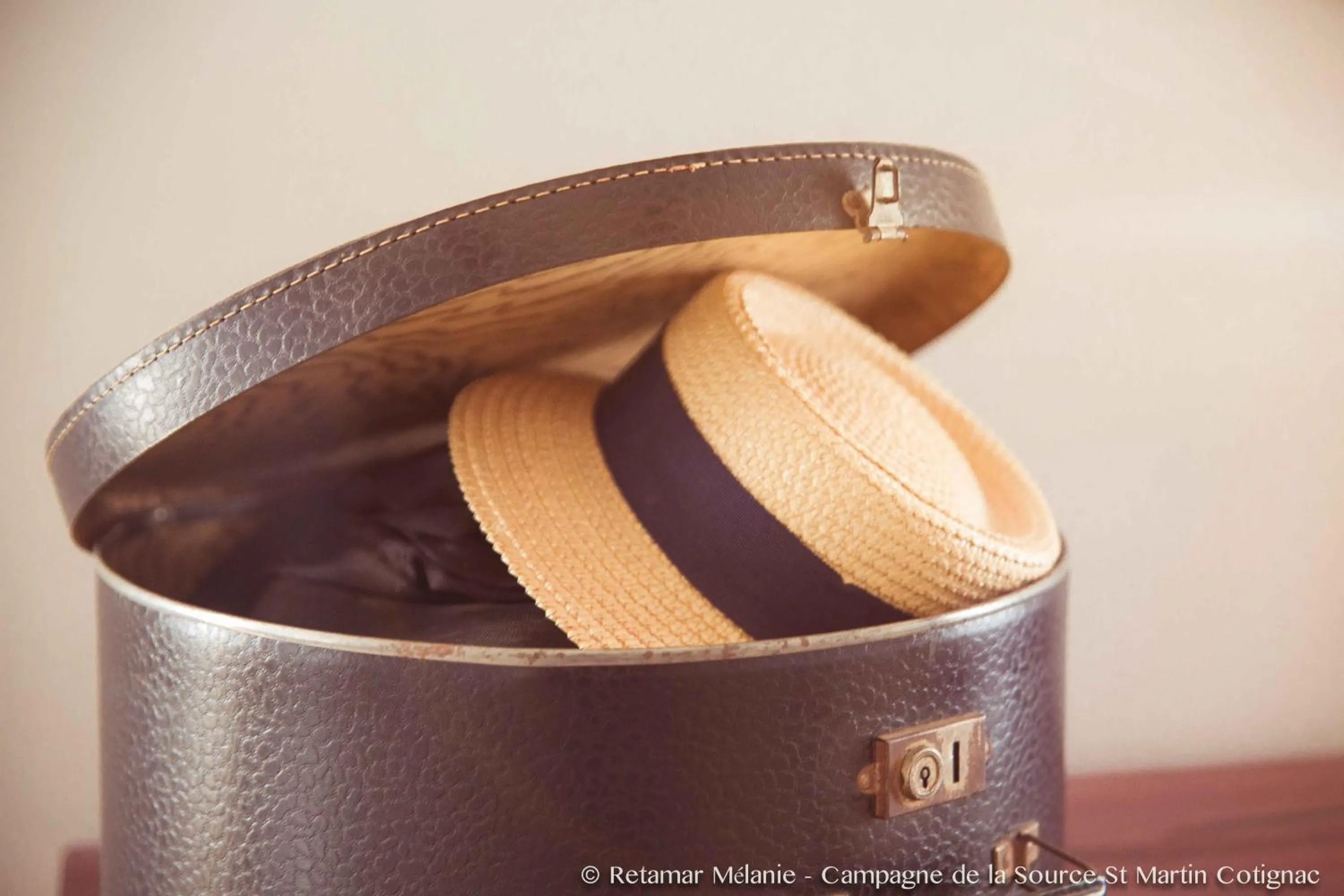 Decorative detail in Campagne de la source St Martin B&B