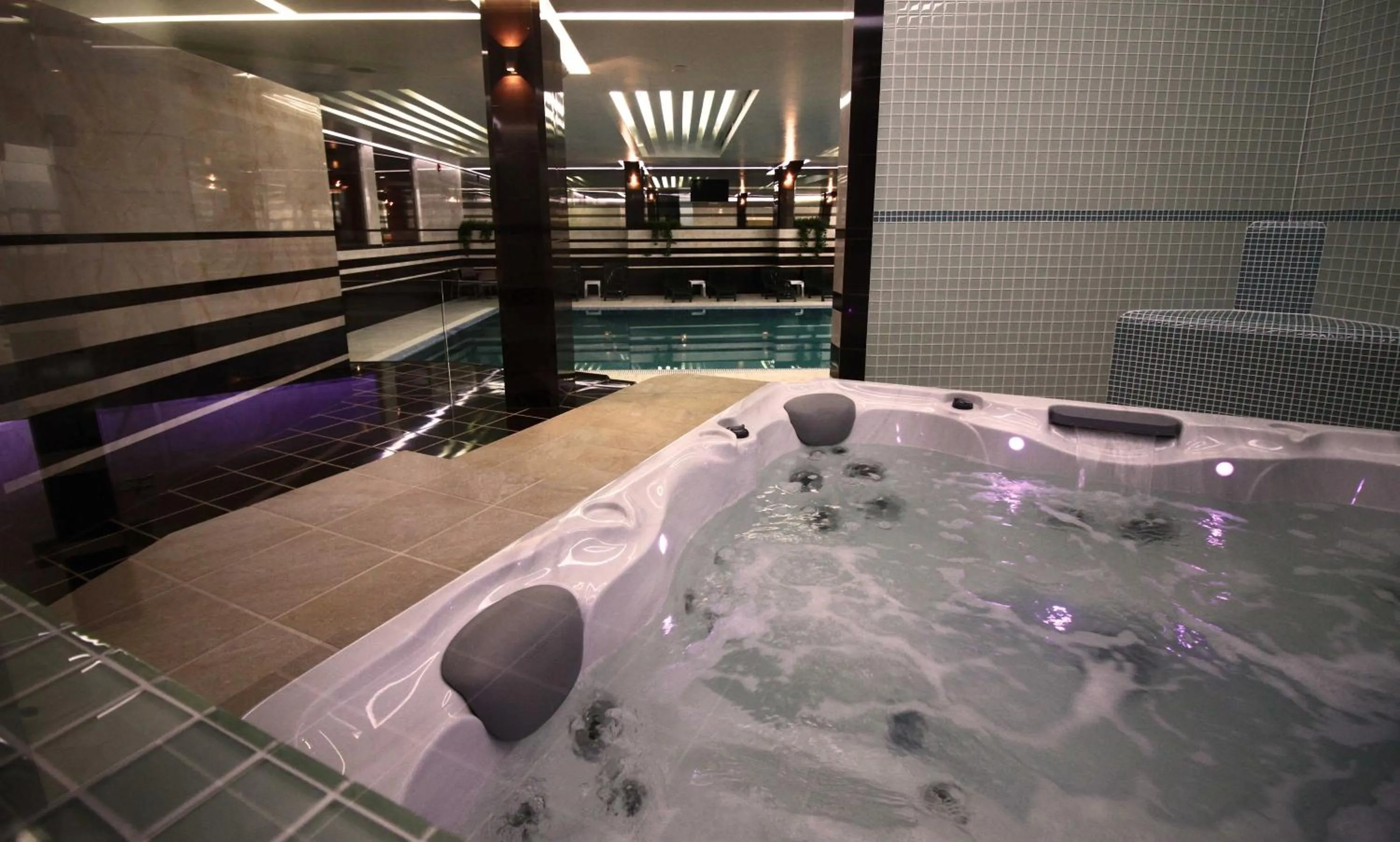 Swimming pool in Hotel International Prishtina & Spa
