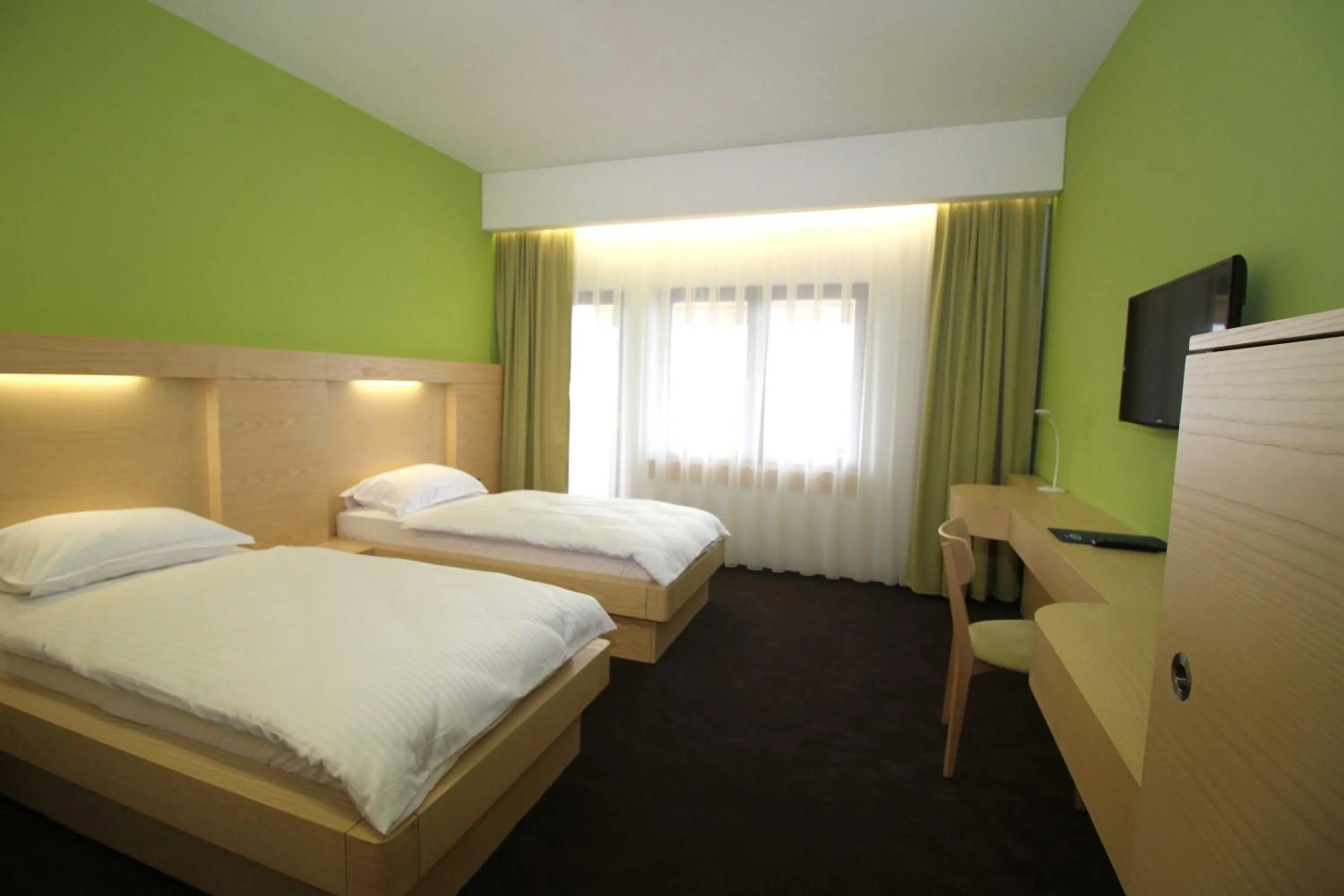 Toilet, Bed in Hotel International Prishtina & Spa