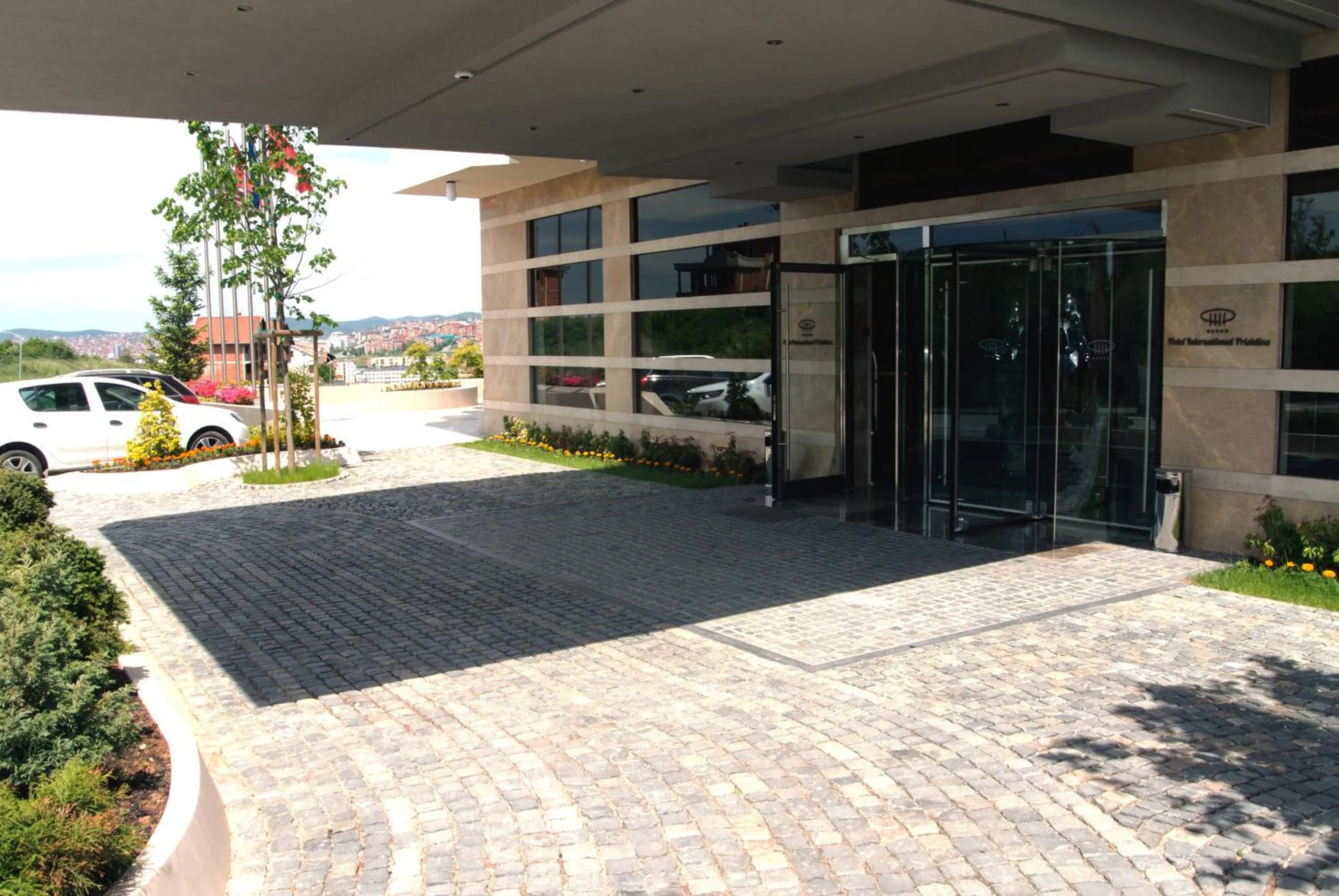 Garden in Hotel International Prishtina & Spa