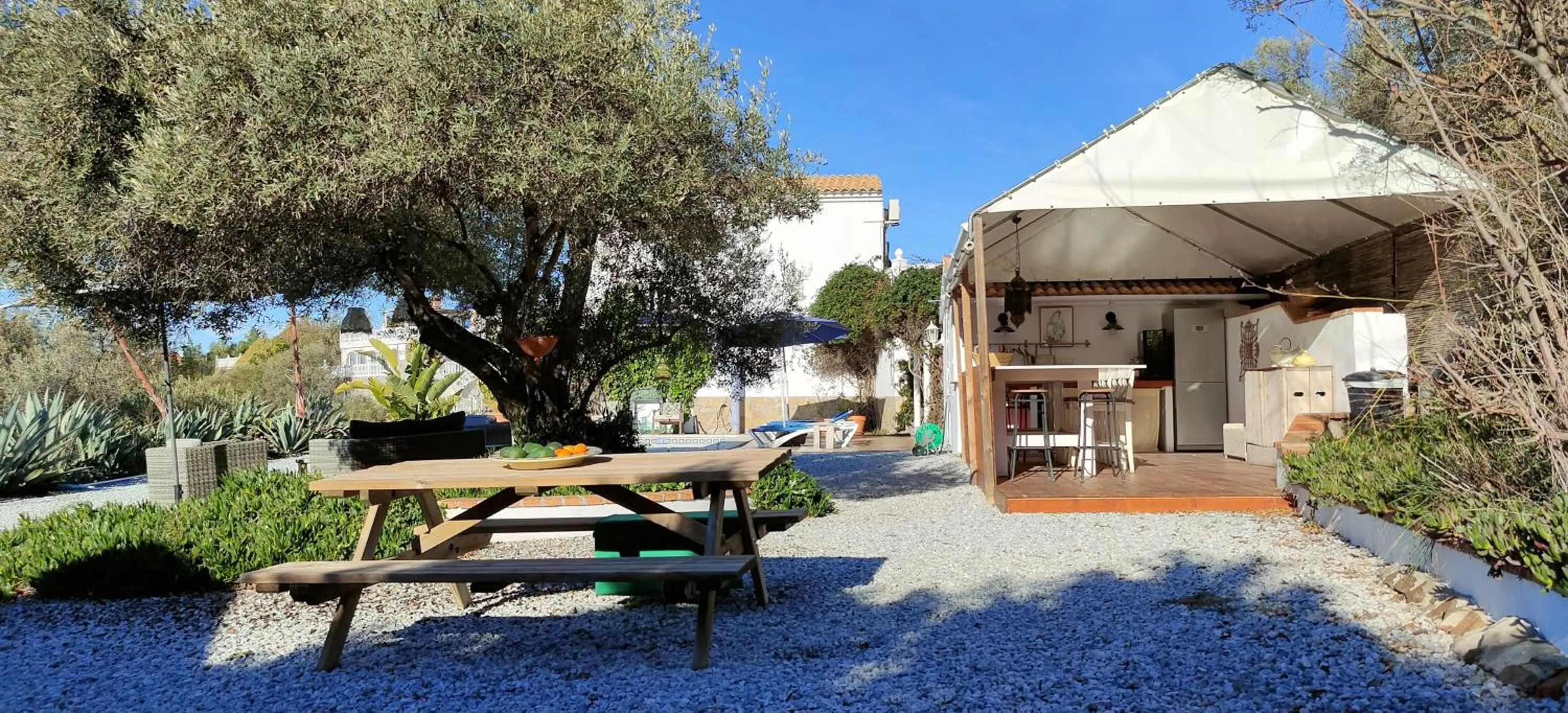 Communal kitchen in Campo Agave Luxury Tents